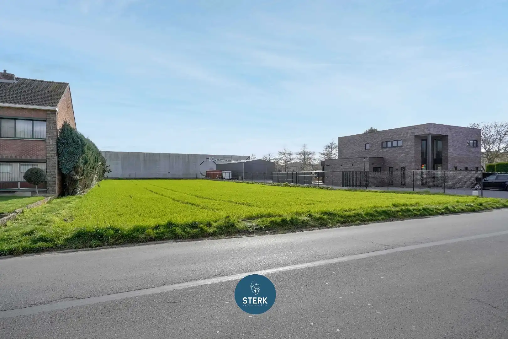TE VERKAVELEN GRONDEN IN WOON- EN KMO-GEBIED NABIJ DE GRENS !  foto 7