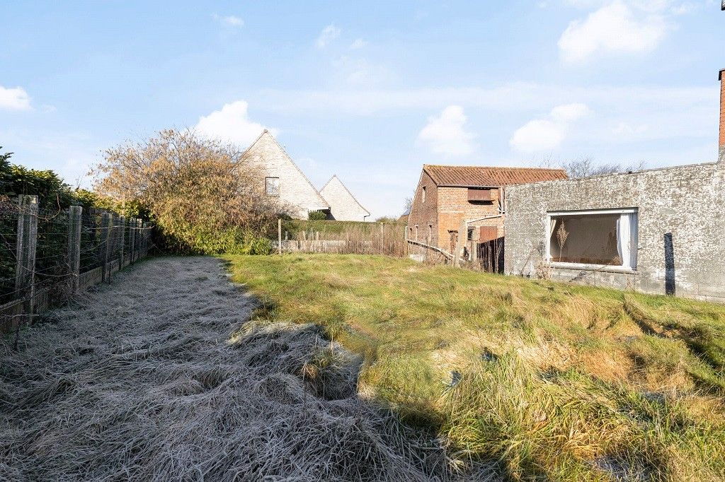 MERKEM: Zonnig maar te renoveren woonhuis met 3 slaapkamers, te vernieuwen comfort, garage, diverse koterijen en tuin op 618m² grondopp. foto 25