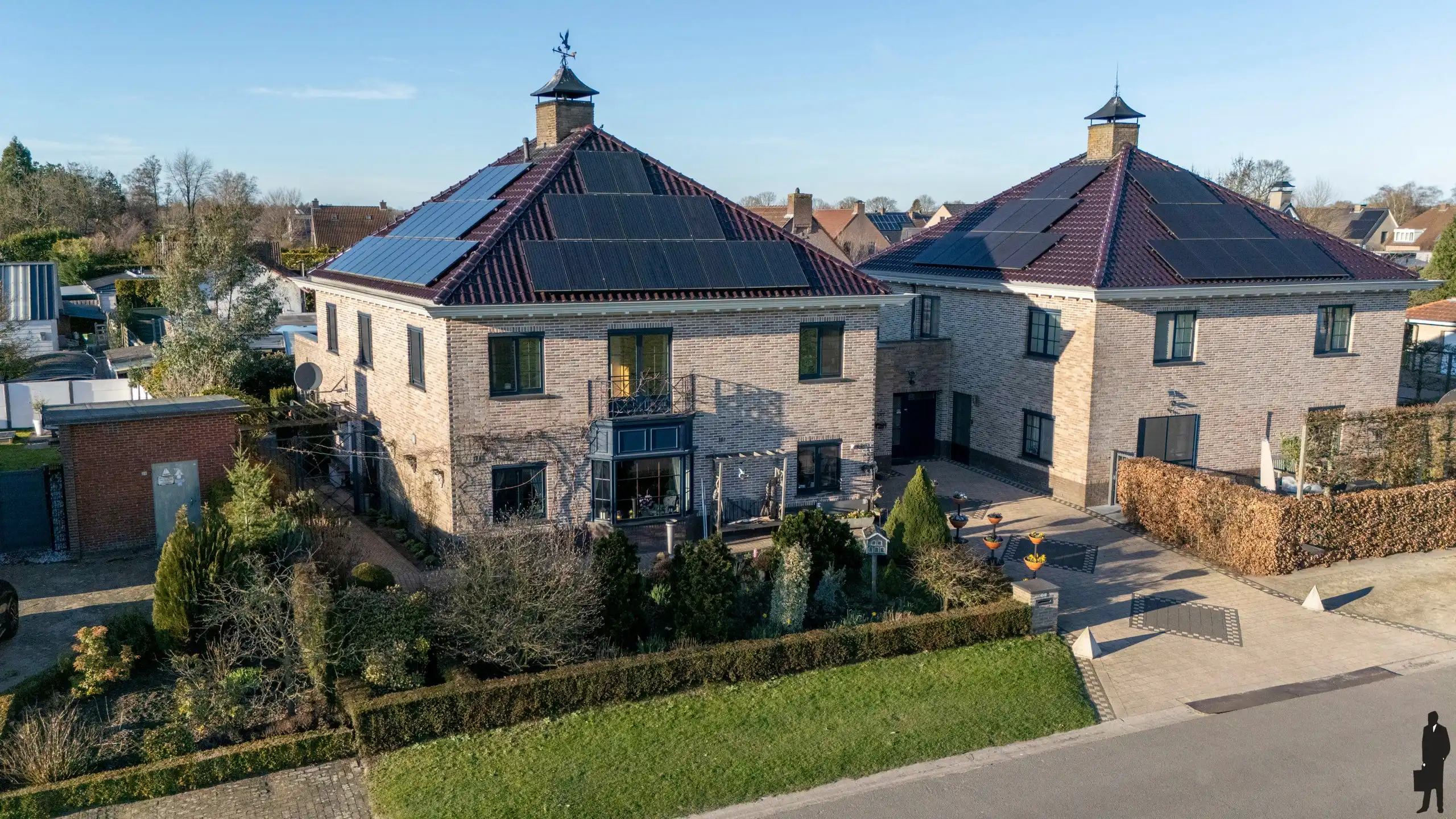 Ruime woning van ca. 400m² met EPC B, landelijk gelegen. foto {{pictureIndex}}