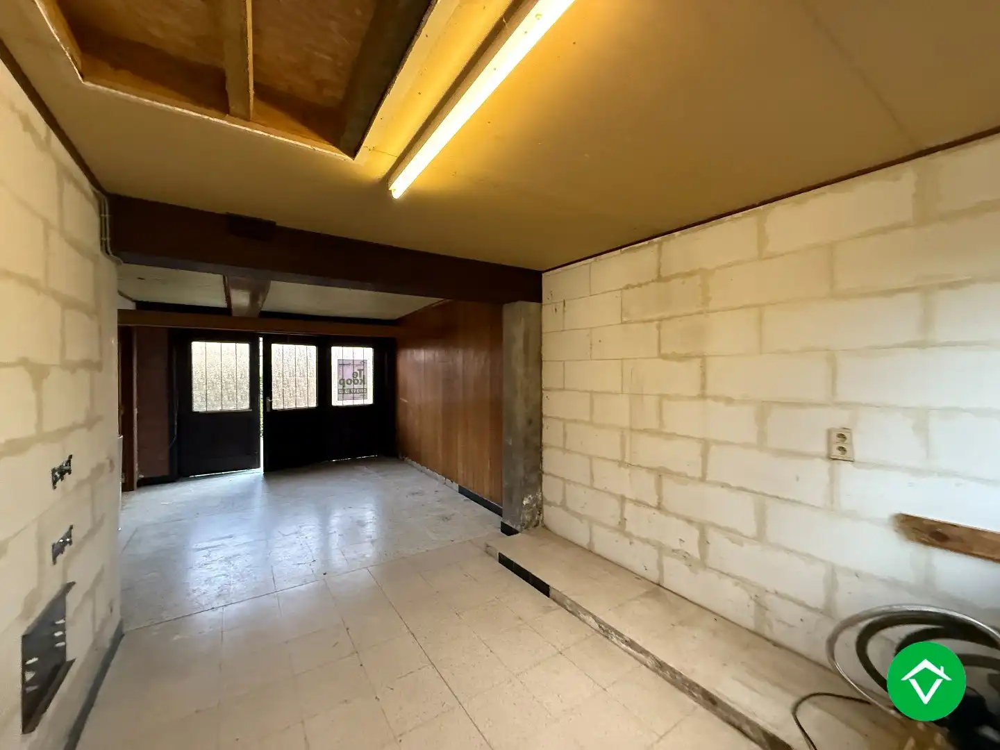 Rustig gelegen halfopen bebouwing met 3 slaapkamers, tuin en garage met uitweg! foto 7