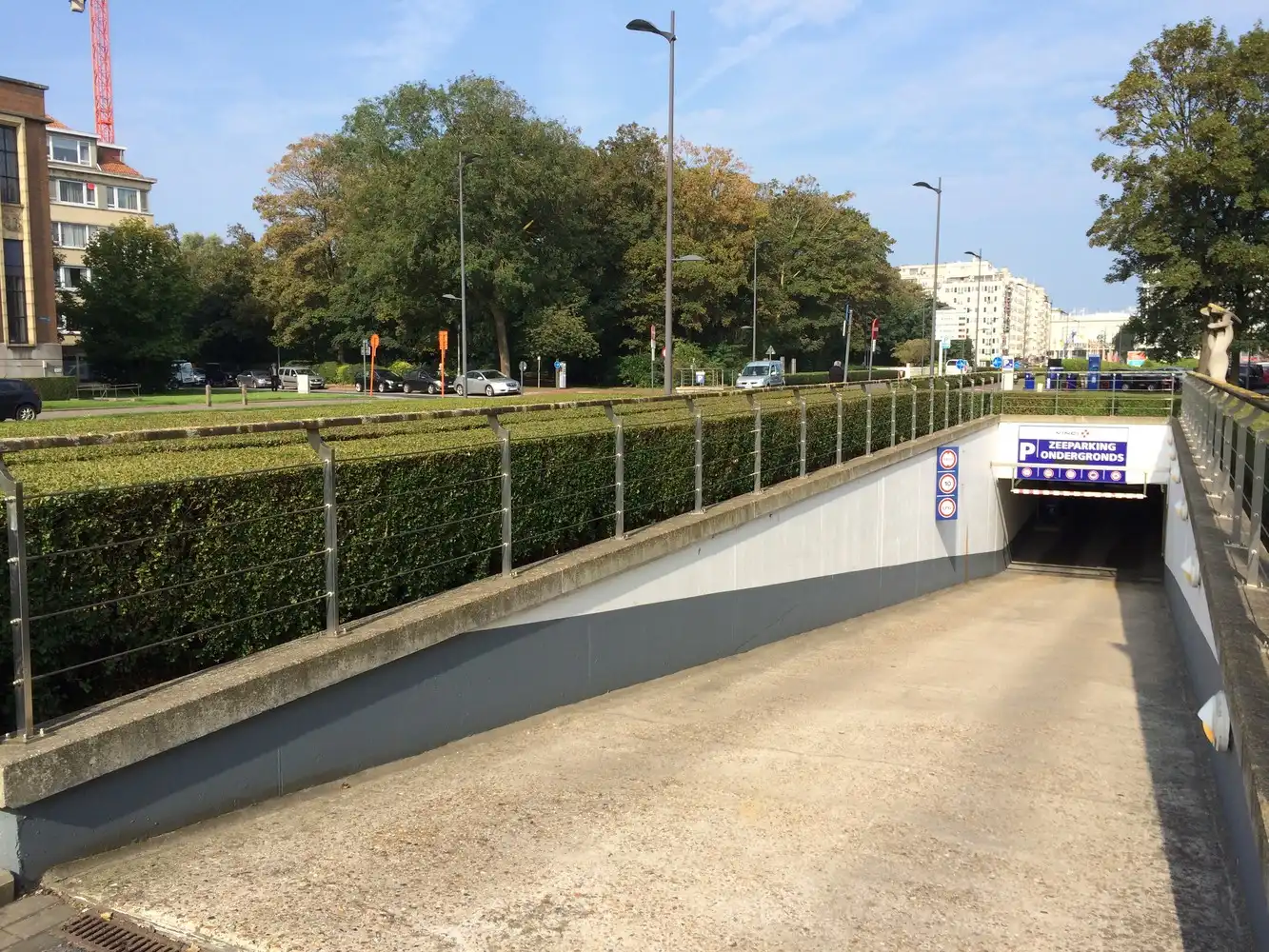 ZEEPARKING foto {{pictureIndex}}