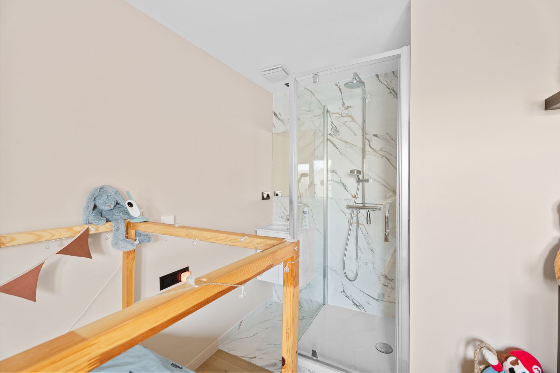 Hoogwaardig gerenoveerde woning met doordacht wooncomfort! foto 10