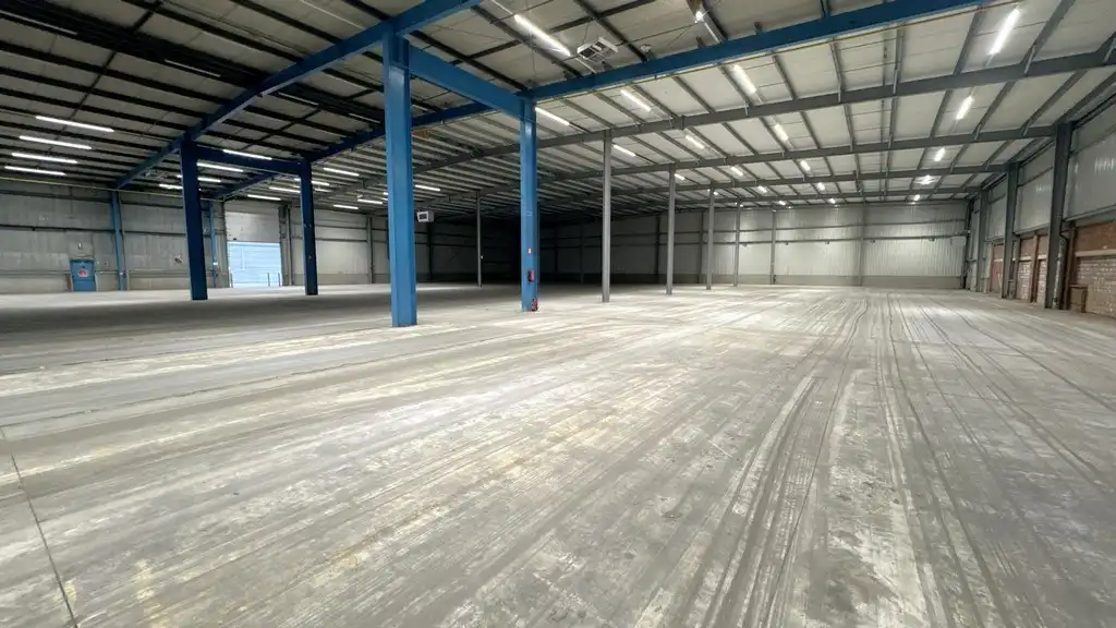 Logistieke loods met laadkades te huur nabij E19 in Kontich foto 6