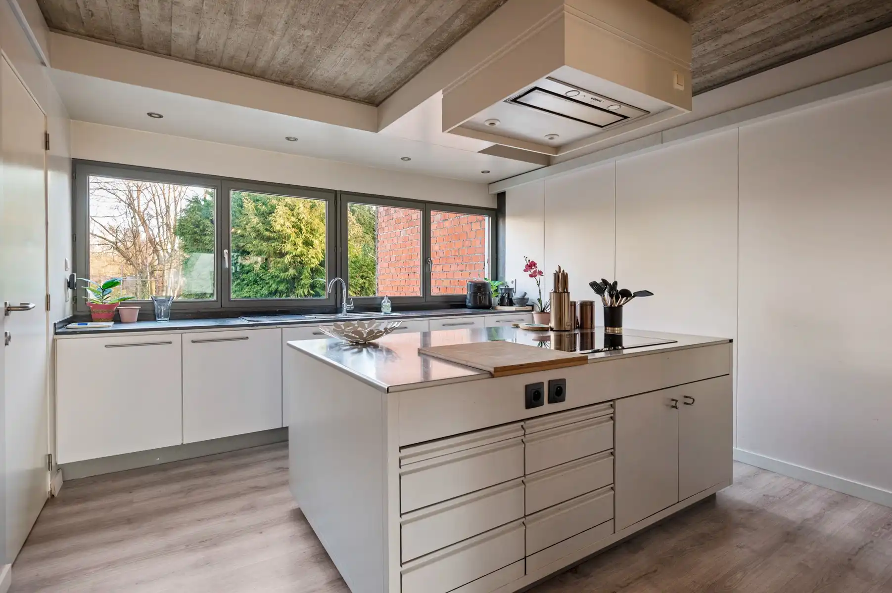 IN OPTIE !! Instapklare woning met tal van mogelijkheden en aangename buitenruimte foto 14