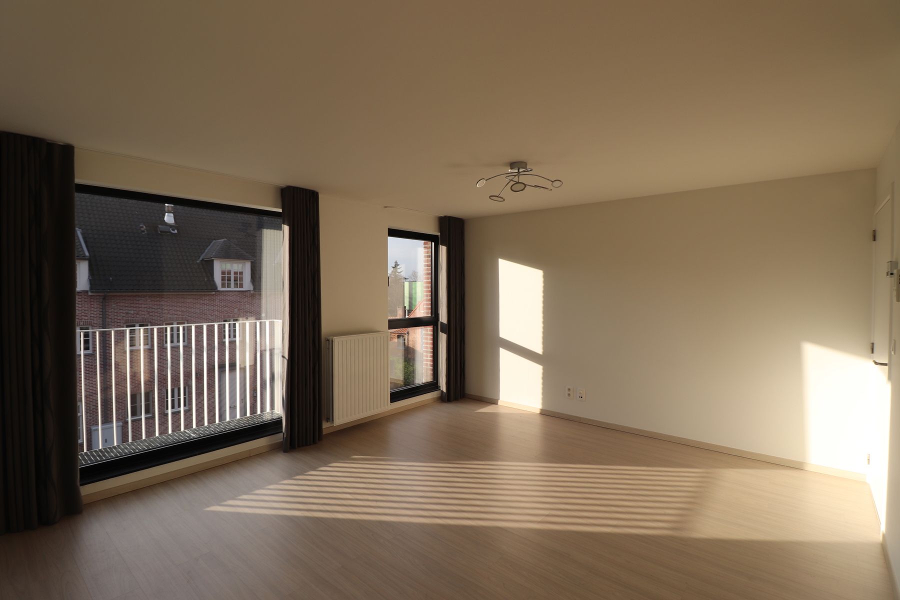 Een ruim 2-slaapkamerappartement met 2 terrassen, autostaanplaats met kelderberging. foto 3