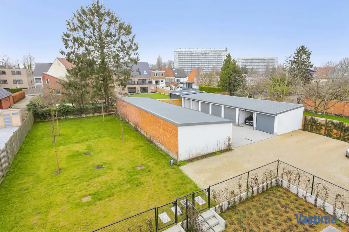 Recent appartement met 2 slaapkamers, terras, lift en garage foto 9