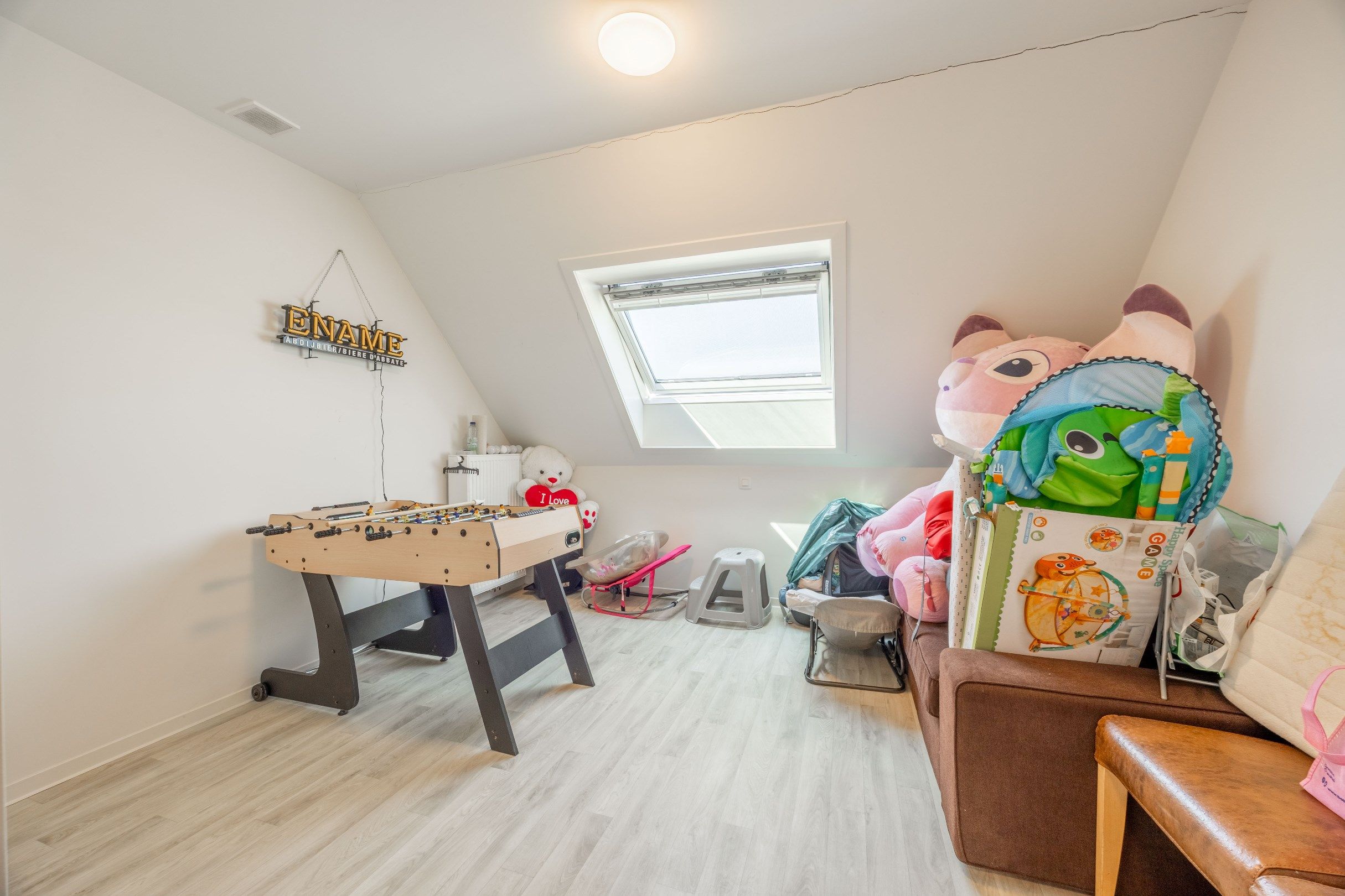 RUSTIG GELEGEN GEZINSWONING MET GARAGE foto 14