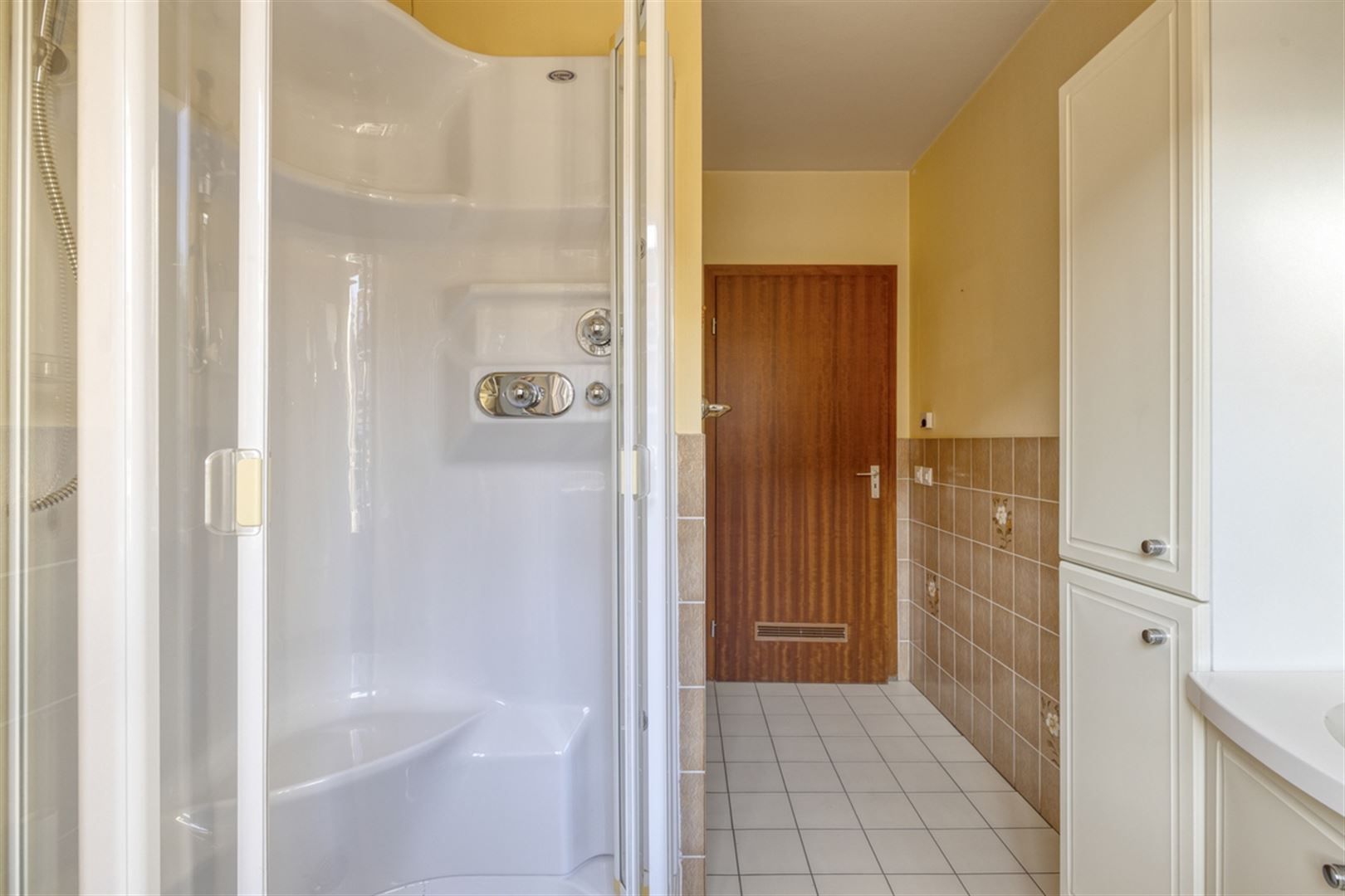 Centraal gelegen appartement met 2 slaapkmrs en autostaanplaats foto 12