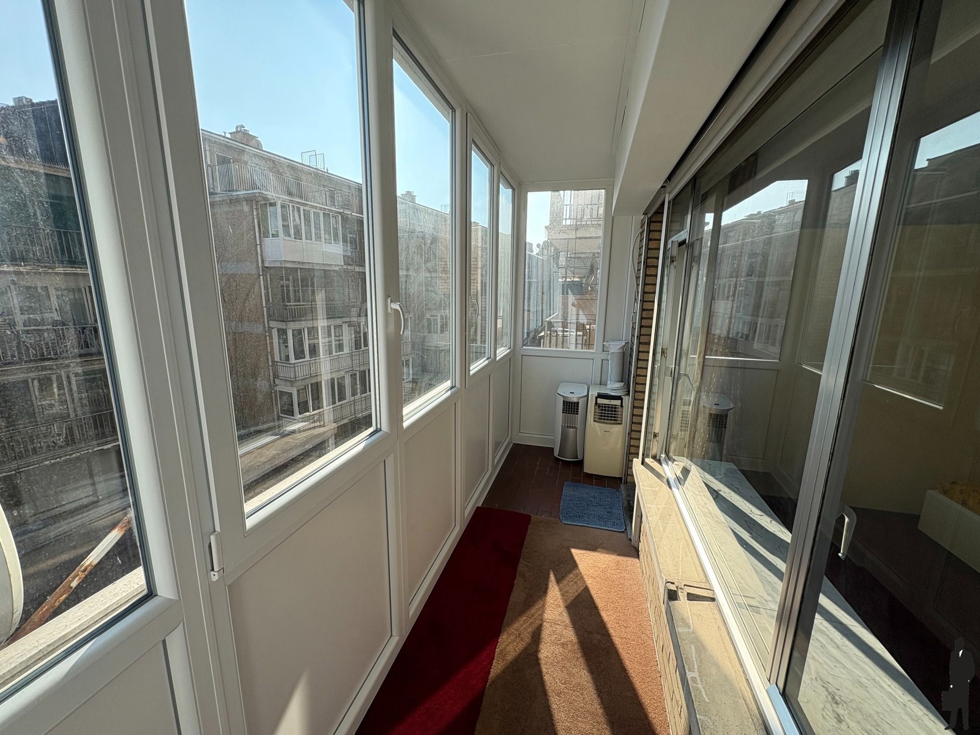 Gemeubeld instapklaar 3-slaapkamer appartement te huur foto 12