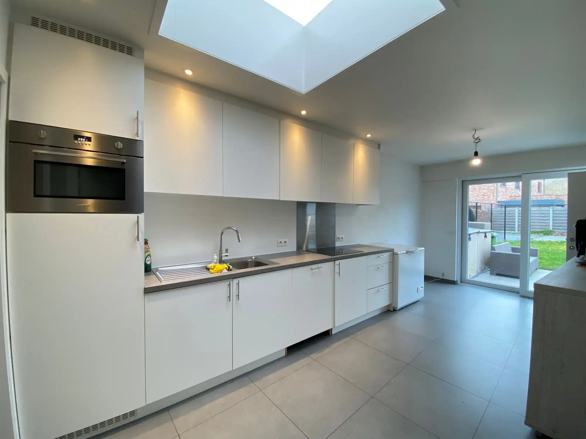 Ruime halfopen bebouwing  met 4 slaapkamers en garage foto 6