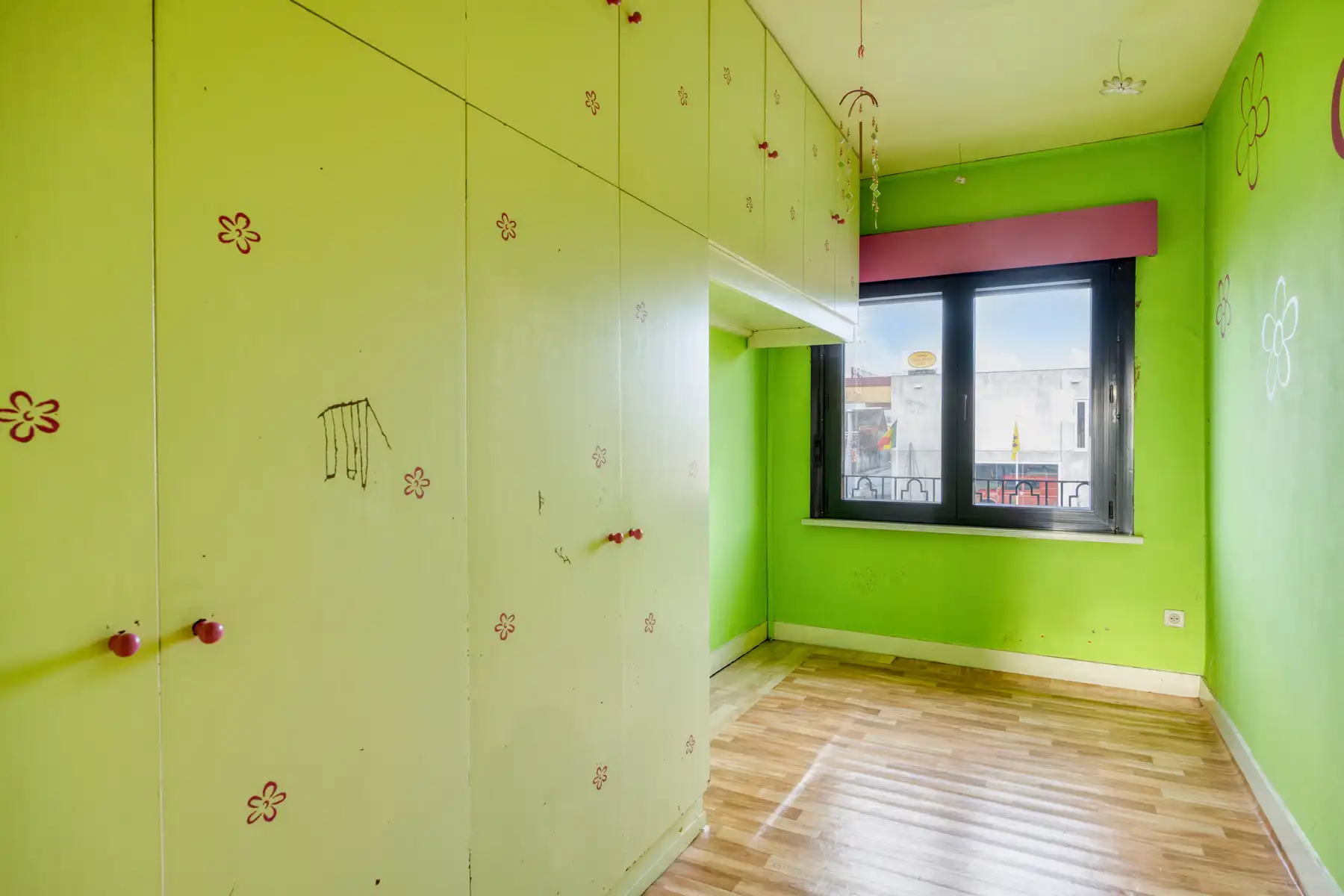 Centraal gelegen woning met veel potentieel foto 14