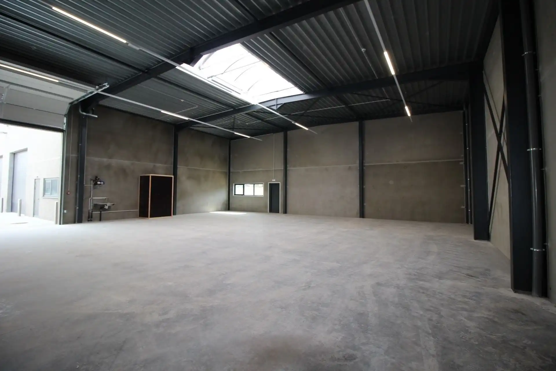 Unit, nieuwbouw, te huur voor opslag of productie. foto 8