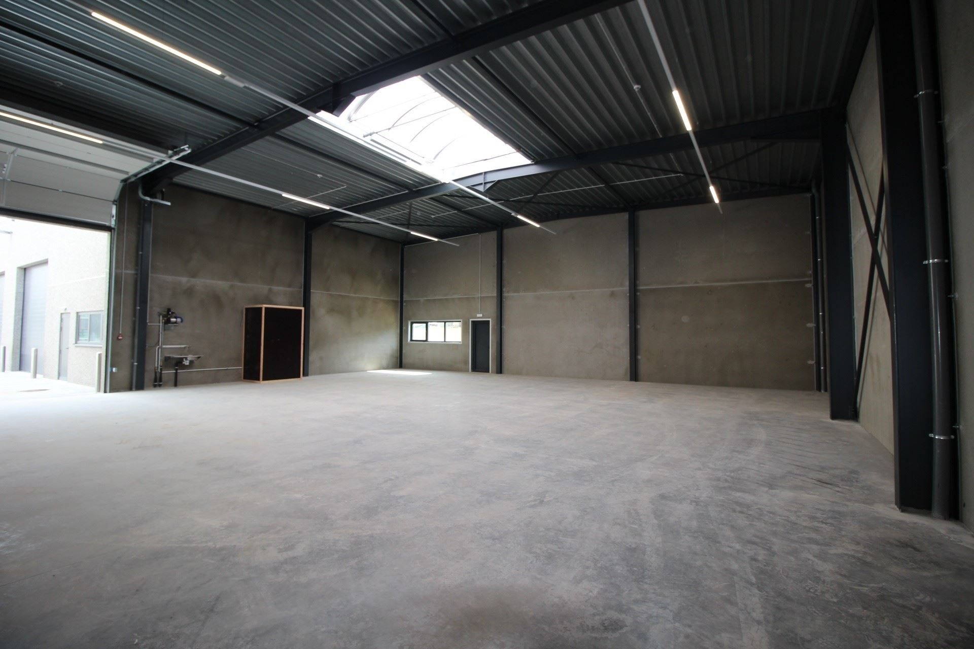 Unit, nieuwbouw, te huur voor opslag of productie. foto 8