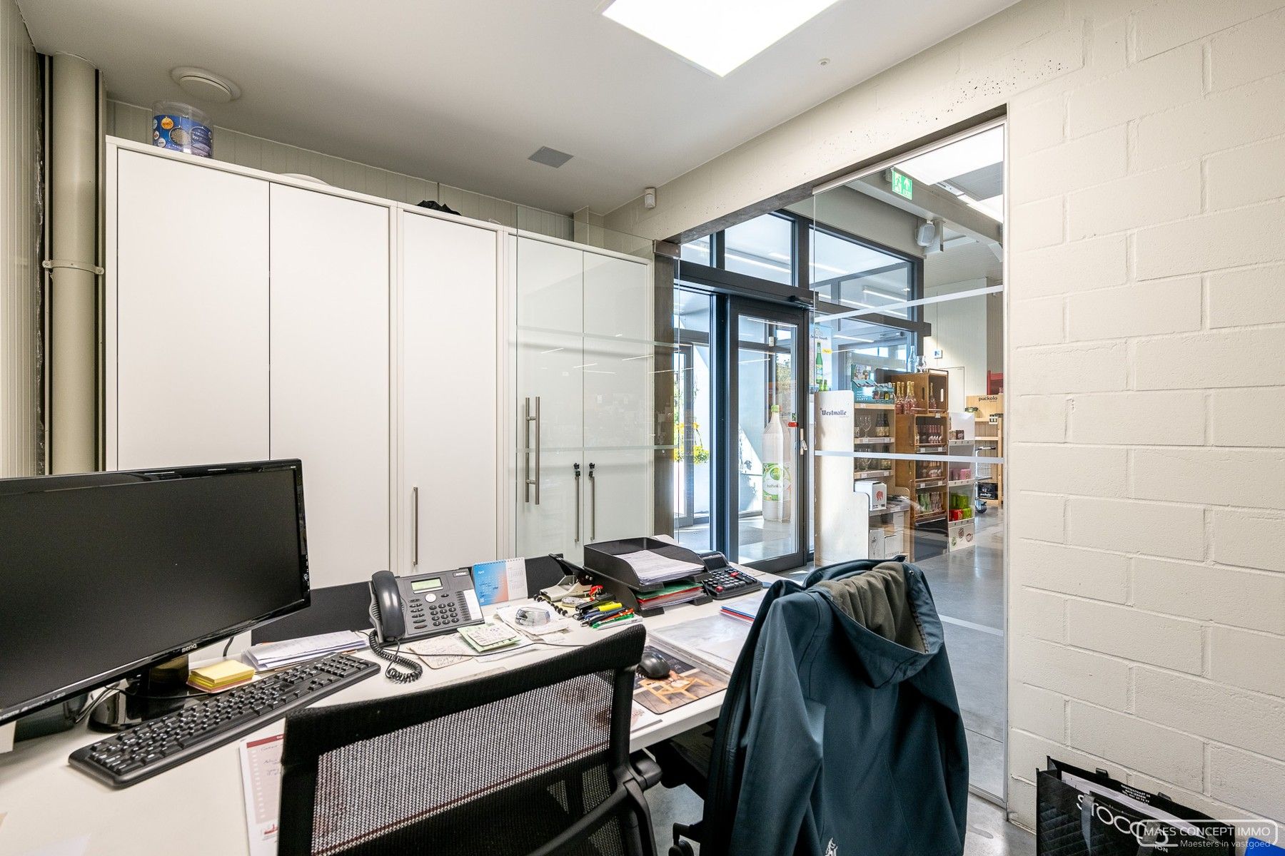Magazijn te koop met villa, winkel en over te nemen handelsfonds foto 27