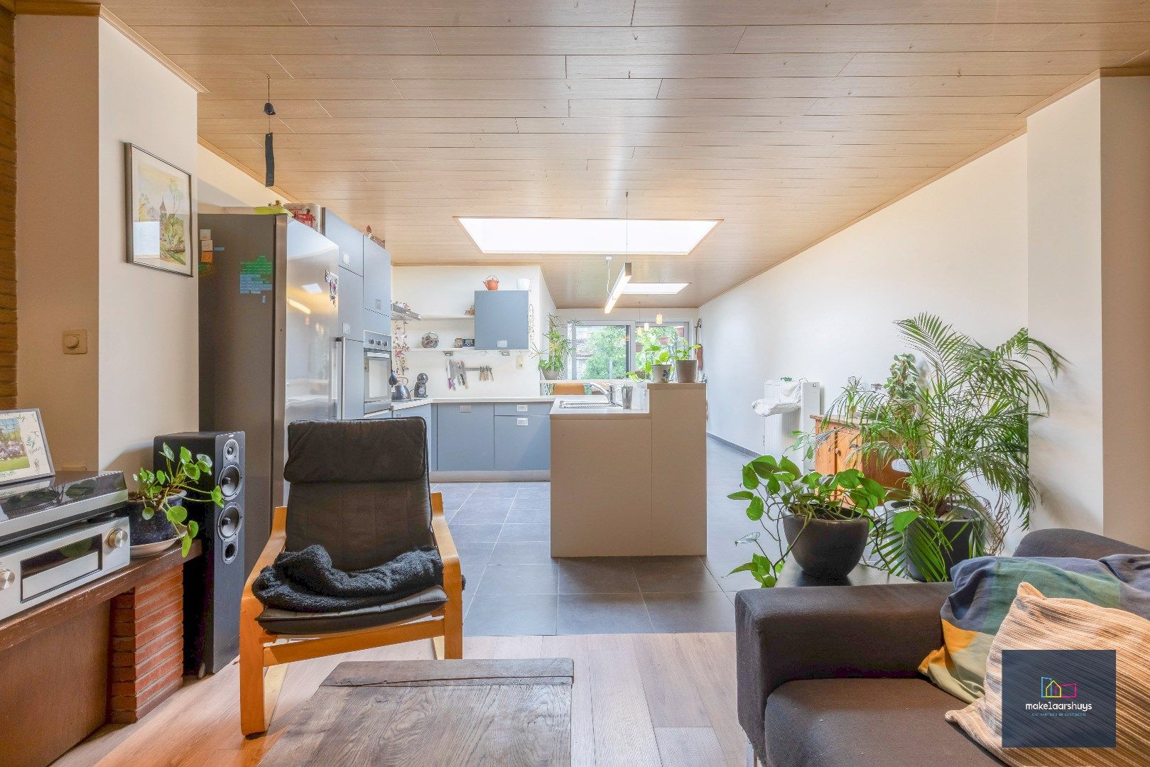 Instapklare woning met aangename tuin en garage foto 3