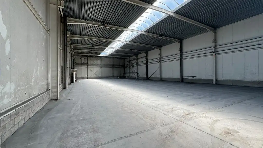 Loods met buitenopslag te huur in Rumst foto 8