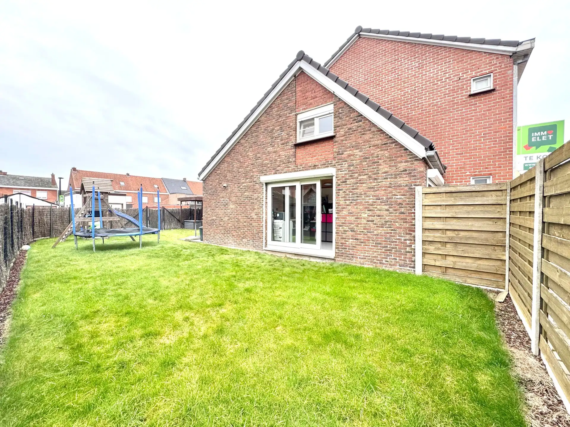 HALFOPEN WONING MET 4 KAMERS, TUIN & GARAGE - 359 m² foto 15