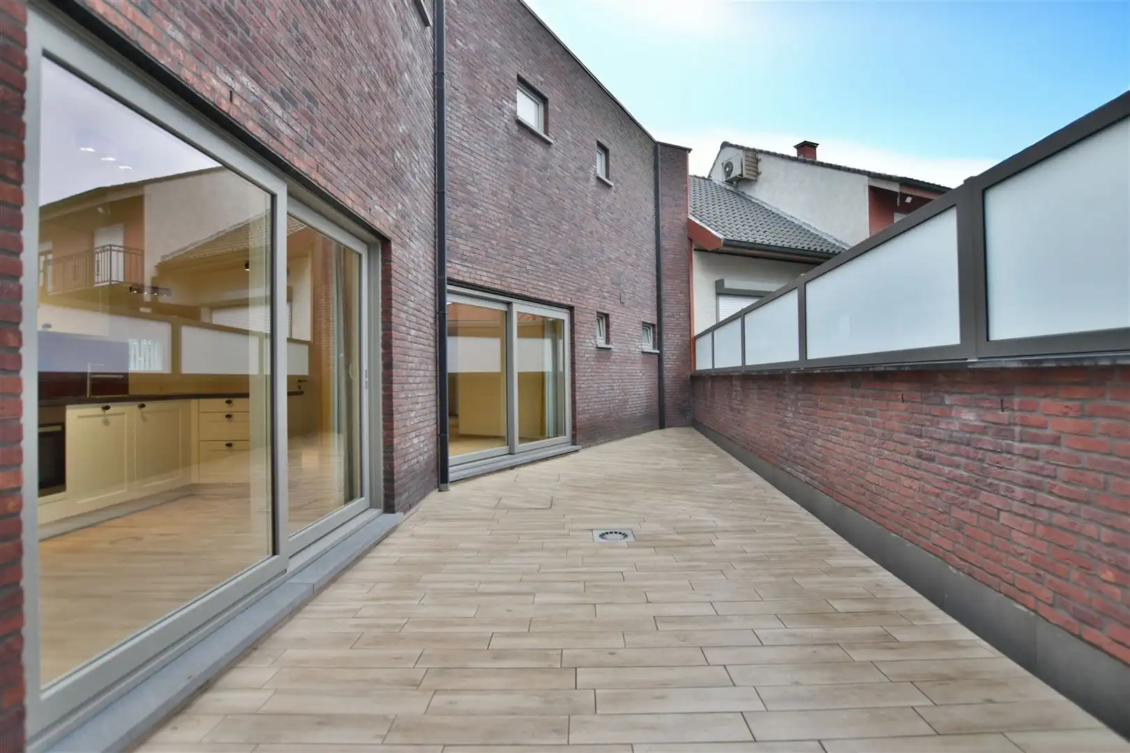 Instapklaar gelijkvloers appartement met koer en garage vrijstaande.  foto 17