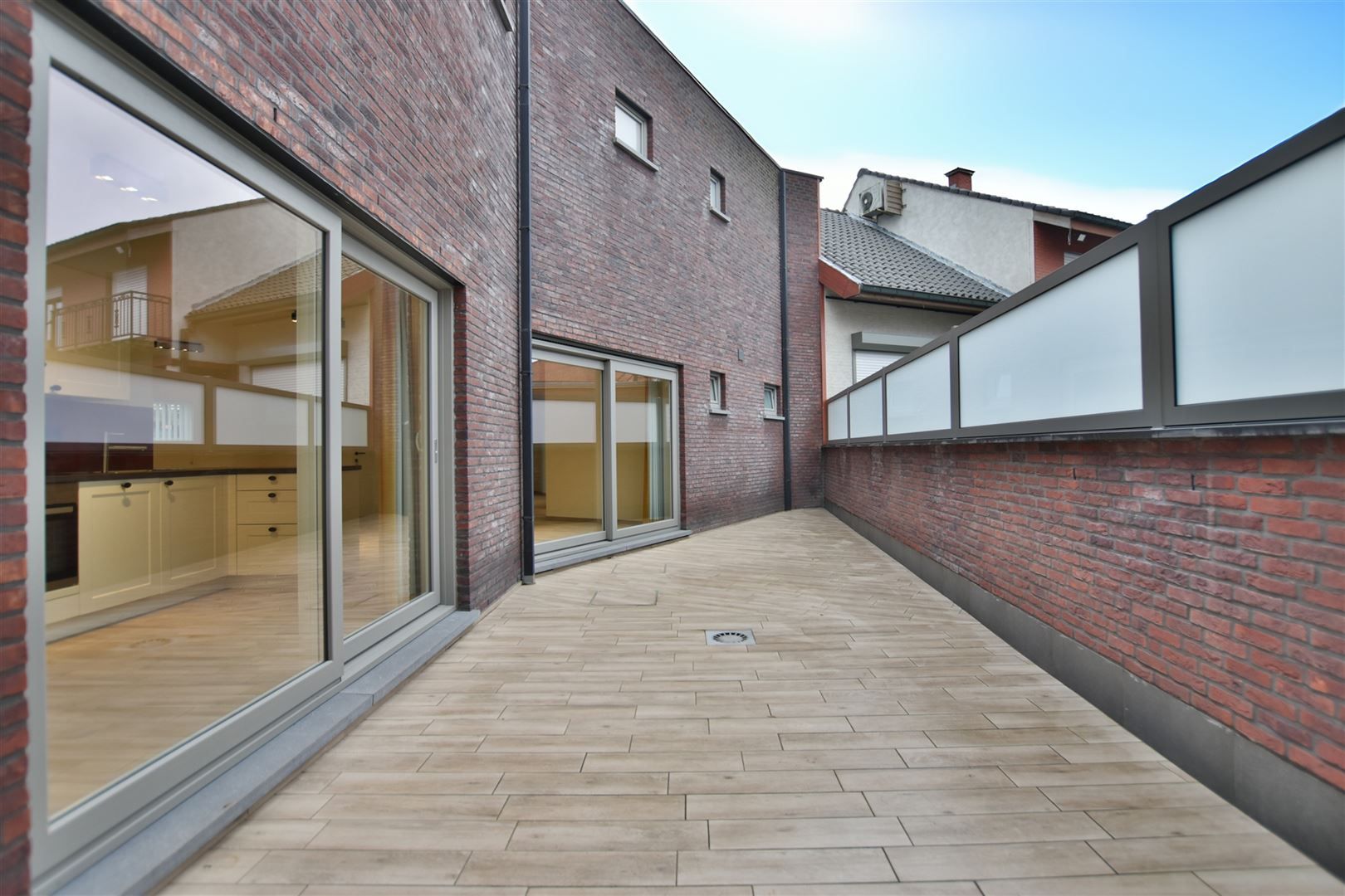 Instapklaar gelijkvloers appartement met koer en garage vrijstaande.  foto 17