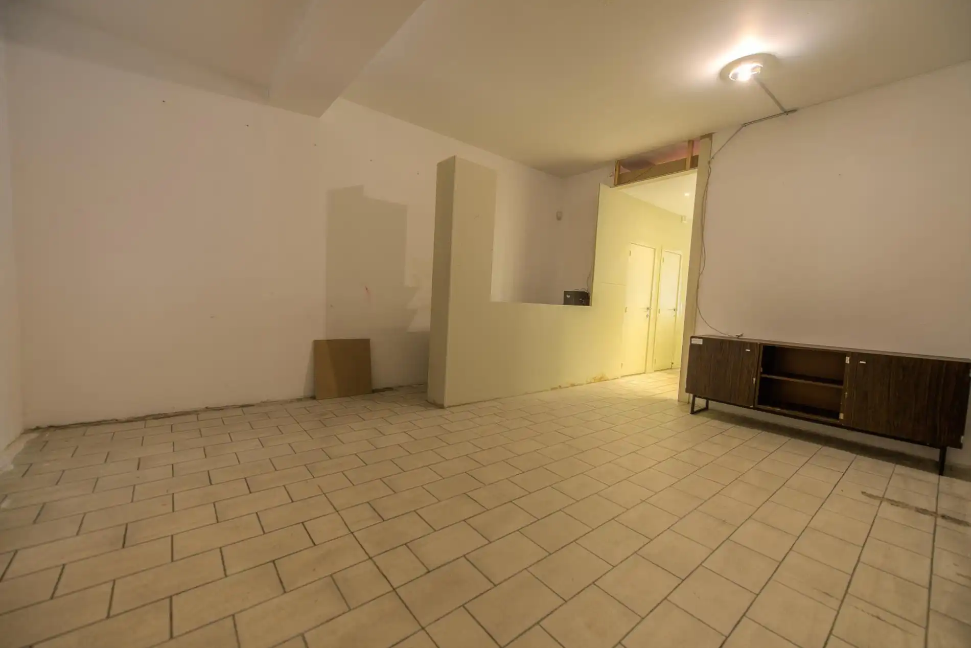 Handelspand gelegen in een zijstraat van de zeedijk ter hoogte van het Driehoekplein. foto 8