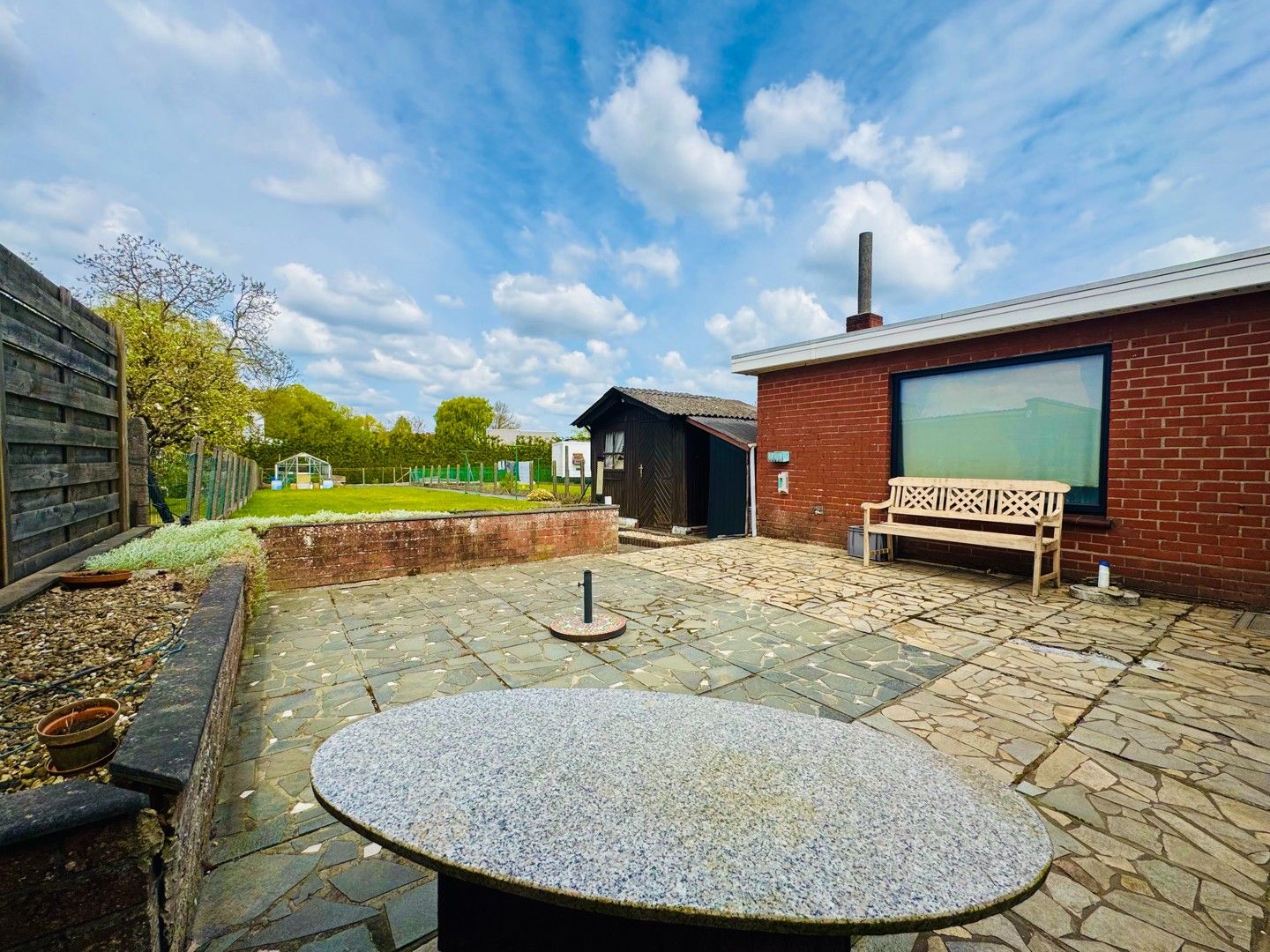 Ruime woning met 4 slpk's op rustige ligging! foto 4