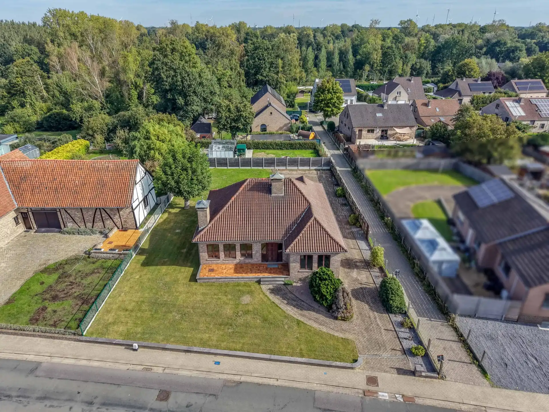 Vrijstaande, gelijkvloerse woning met zolder en kelder foto 21