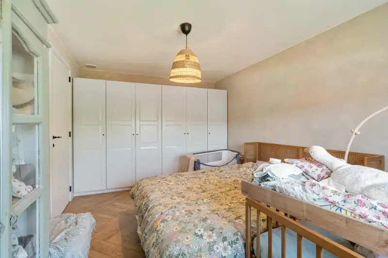 Recente, landelijke woning met 3 slaapkamers, tuin en parking foto 17