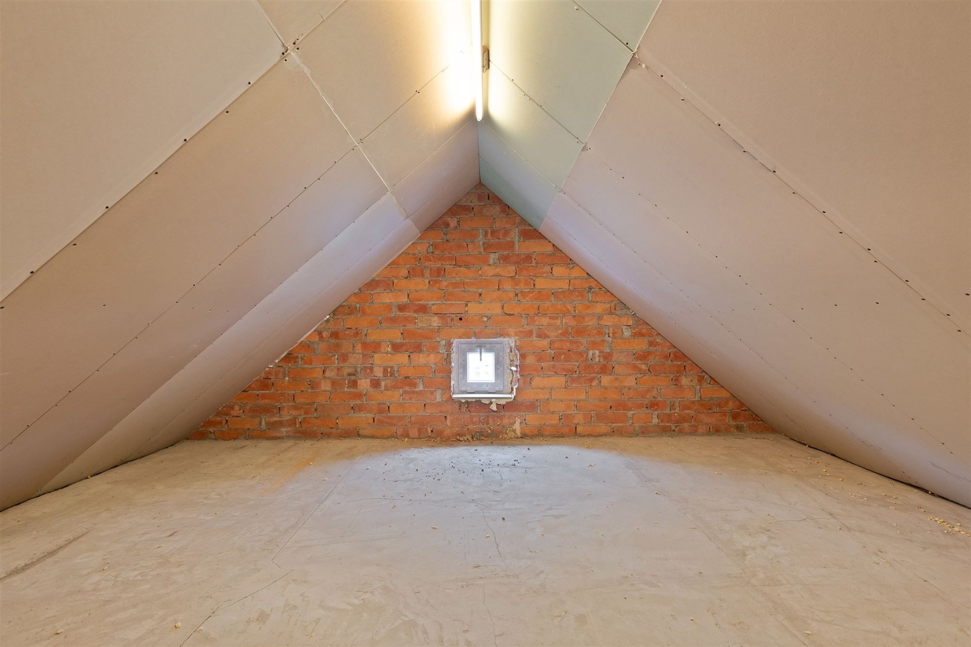 UITERST KNAP GERENOVEERDE WONING MET 3 SLAAPKAMERS GELEGEN OP EEN ZONNIG GEORIËNTEERD PERCEEL TE PAAL foto 24