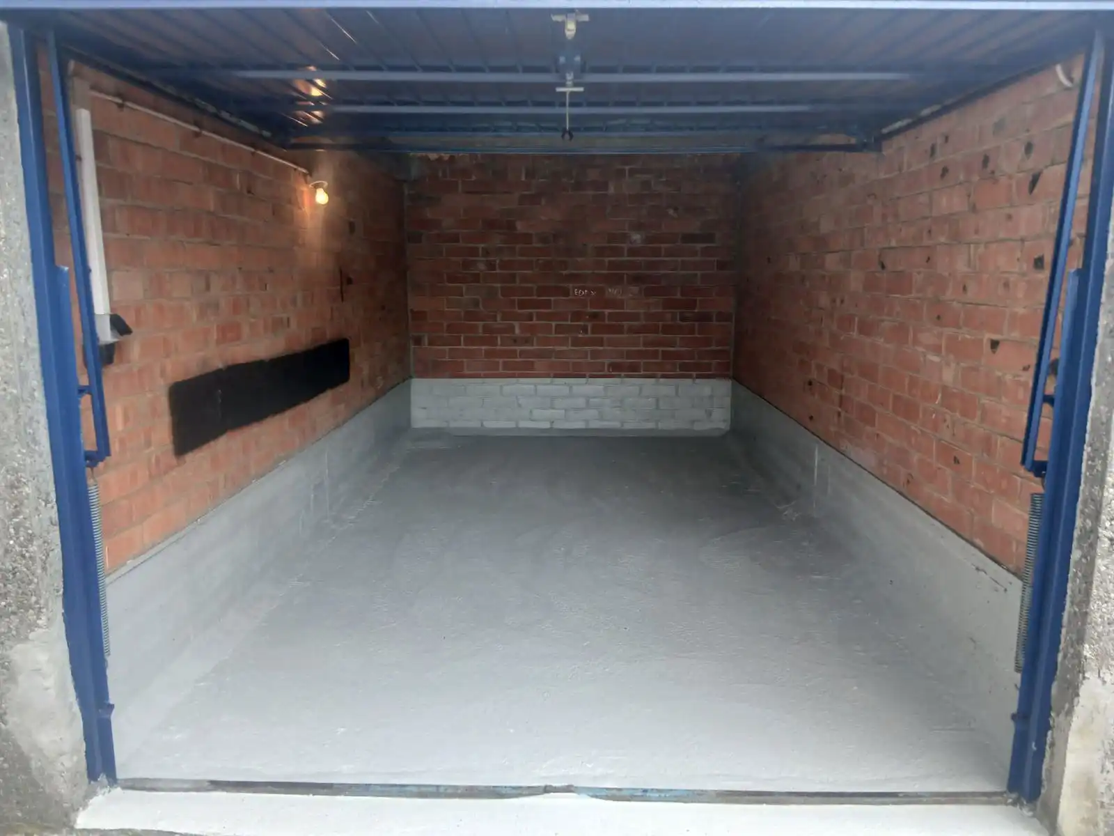 Garagebox in een afgesloten omgeving. foto 4