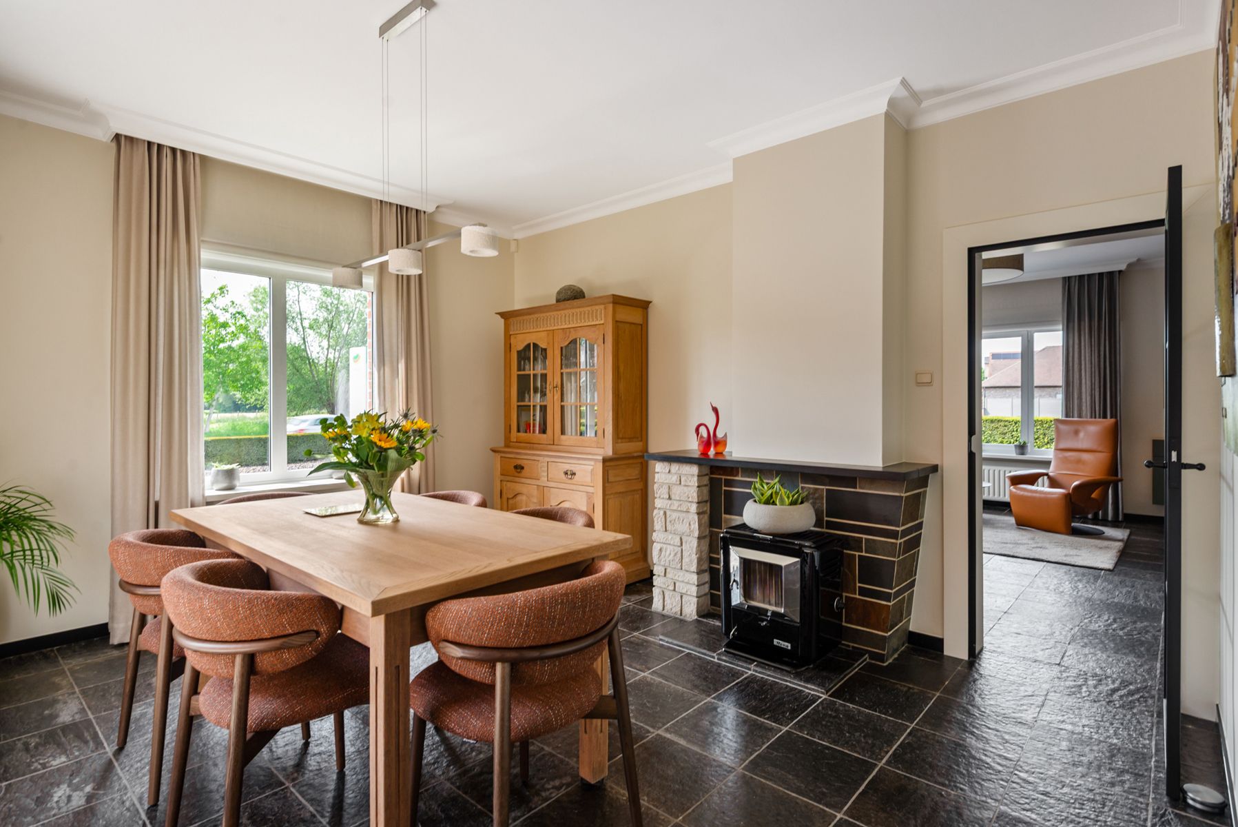 Instapklare villa/bungalow met aansluitend kantoorruimte/handelsgelijkvloers op ruim perceel! foto 14