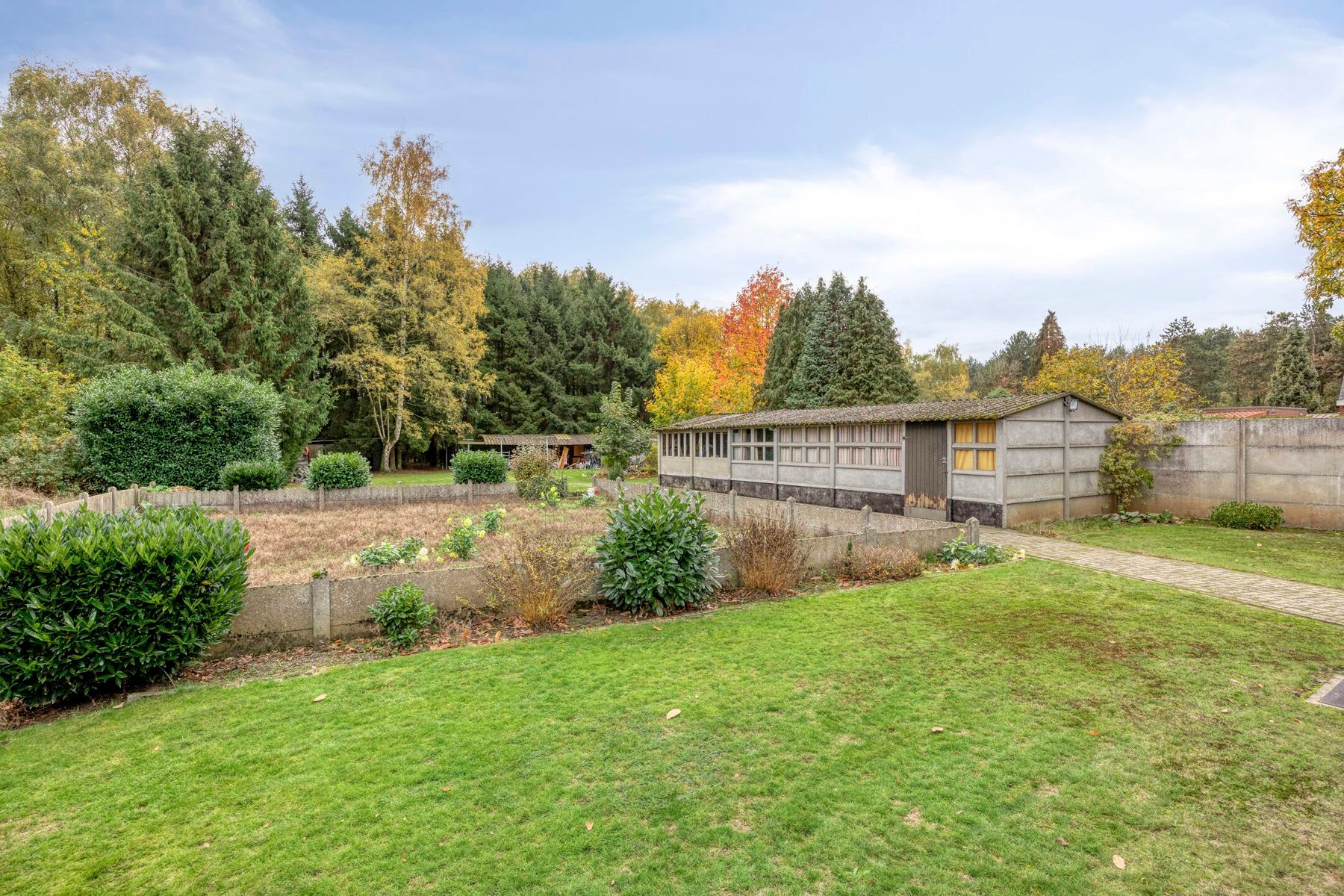 Karaktervolle te renoveren woning op perceel van 37a20ca! foto 26