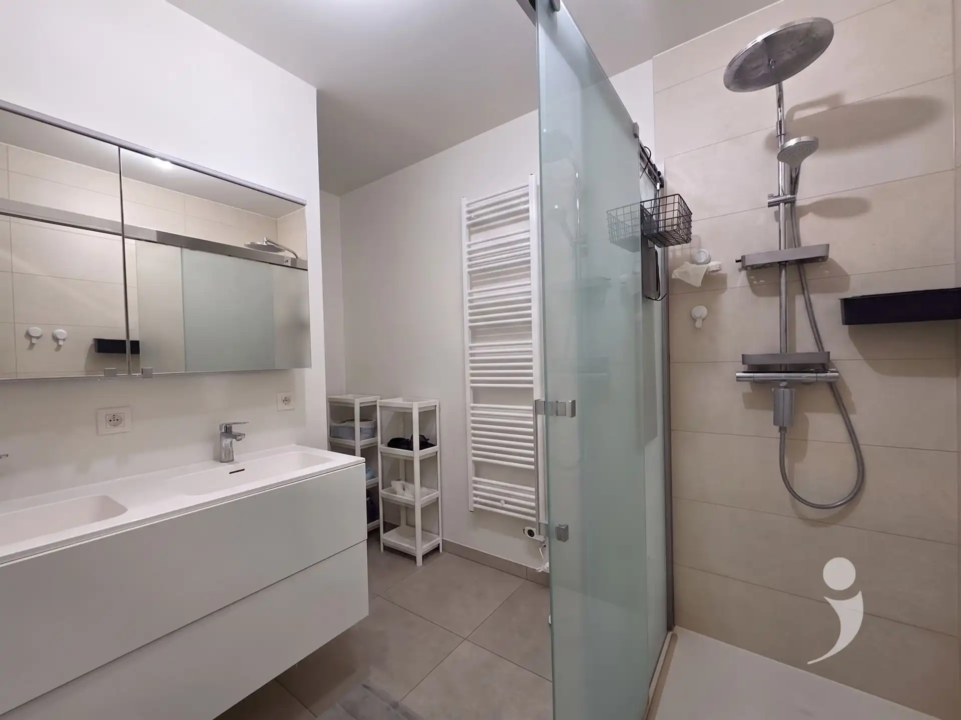 Zeer ruim en duurzaam appartement met 3 kamers en 1 staanplaats foto 12