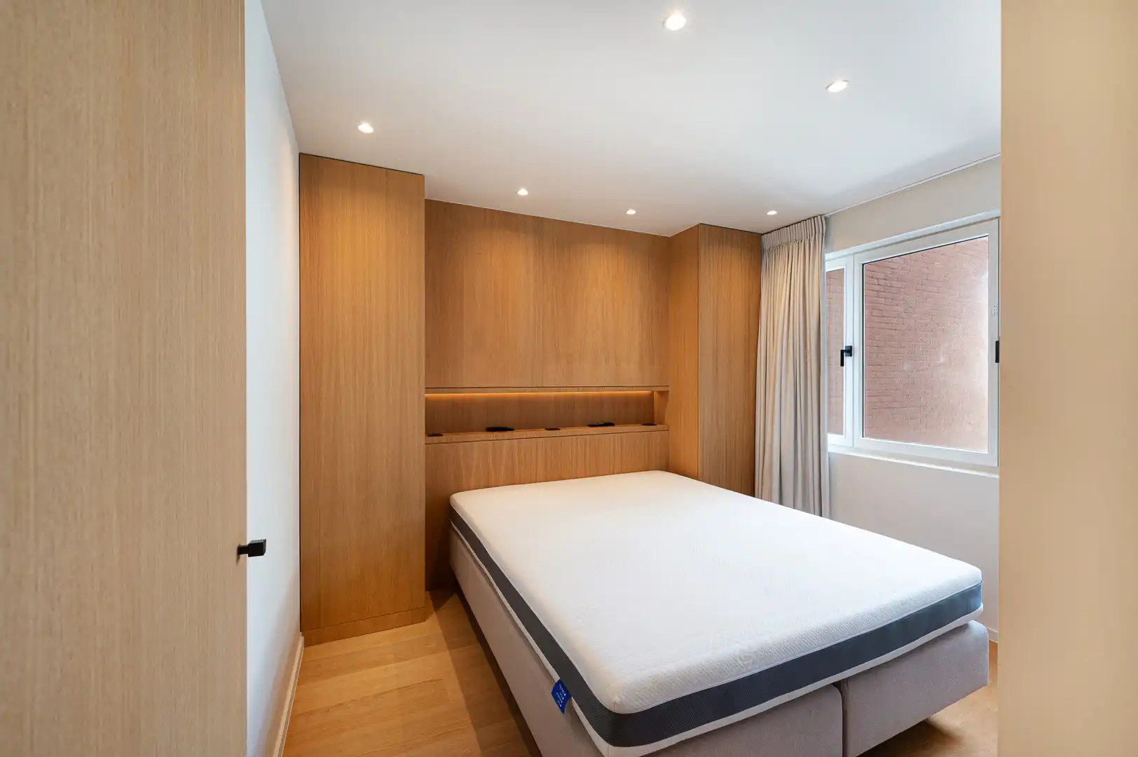 Prachtig afgewerkt, gemeubeld twee slaapkamer appartement heel goed gelegen op de Kustlaan. foto 12