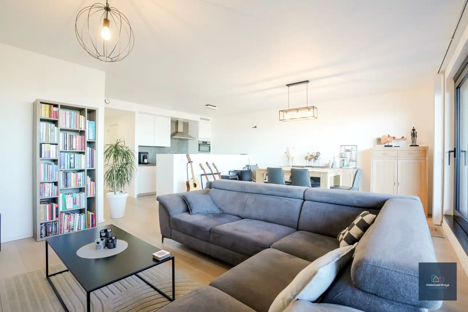 Schitterend 2-slp.app met 2 terrassen, garage en kelder foto 3