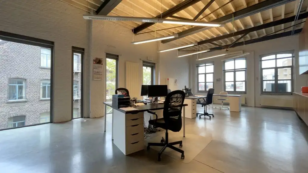 Trendy kantoor in gerenoveerd pakhuis nabij het Eilandje foto 3