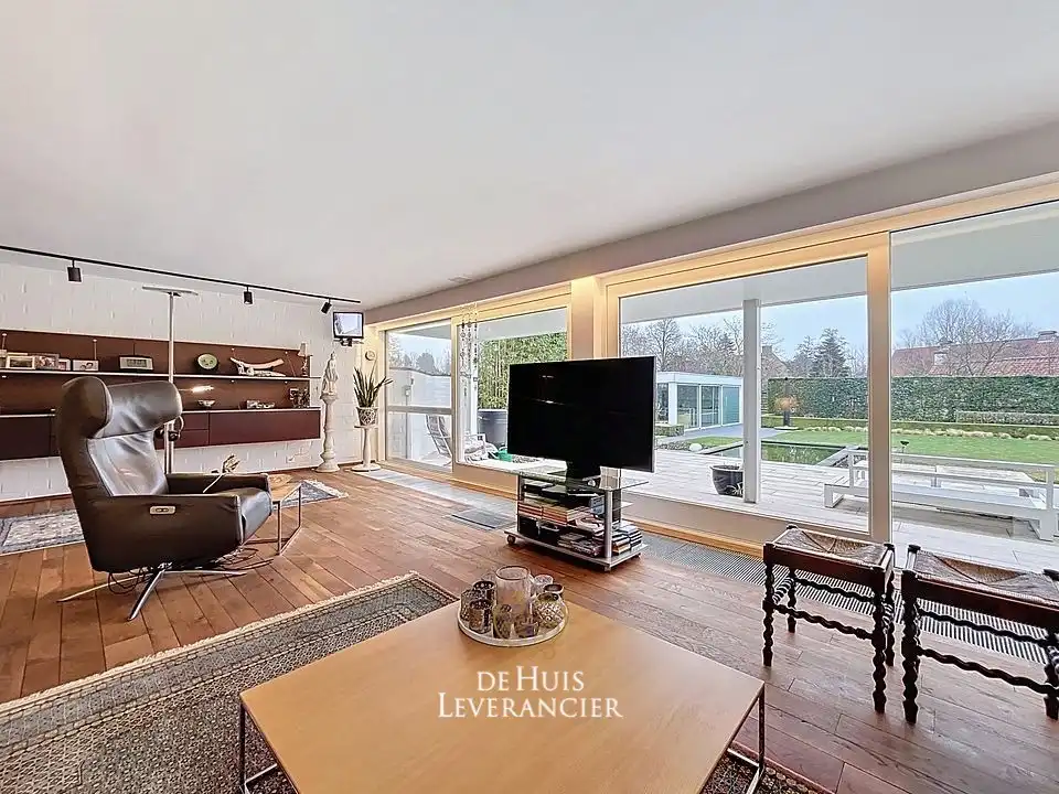 Elegante laagbouwvilla waar discrete rust, moderne uitstraling en standing versmelten in het 'Zoute' van Sint-Idesbald te koop foto 5