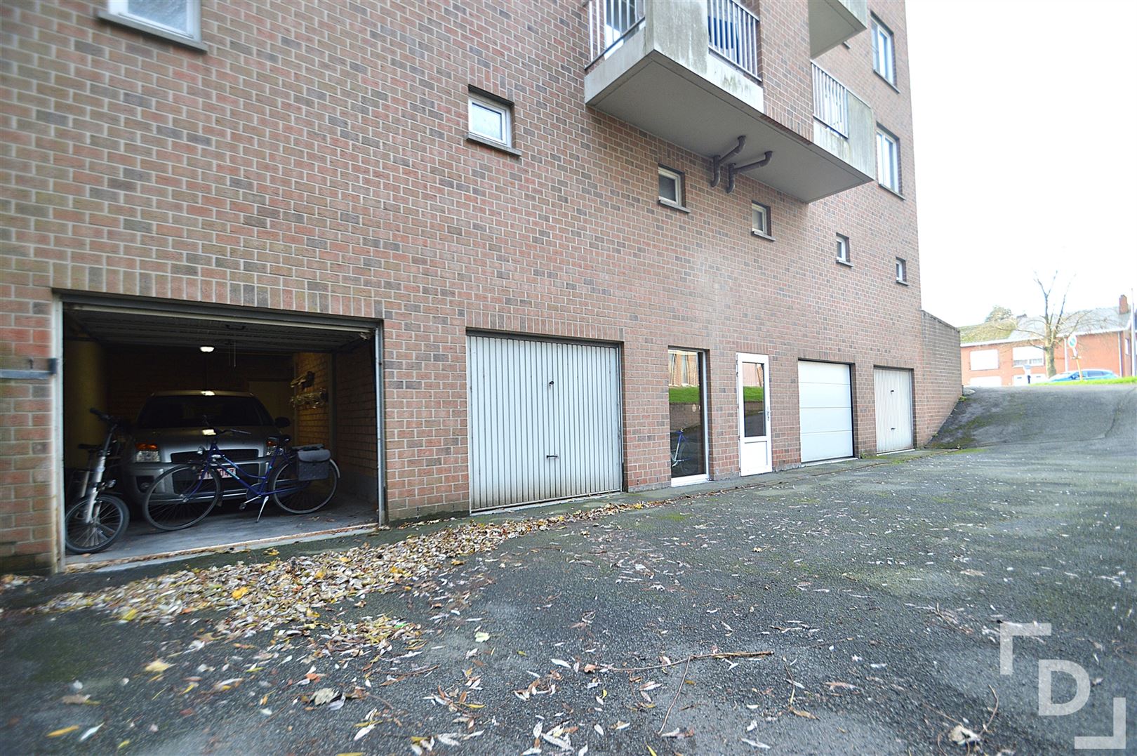Ruim appartement met 3 slaapkamers en garage te huur in centrum Ieper foto 17