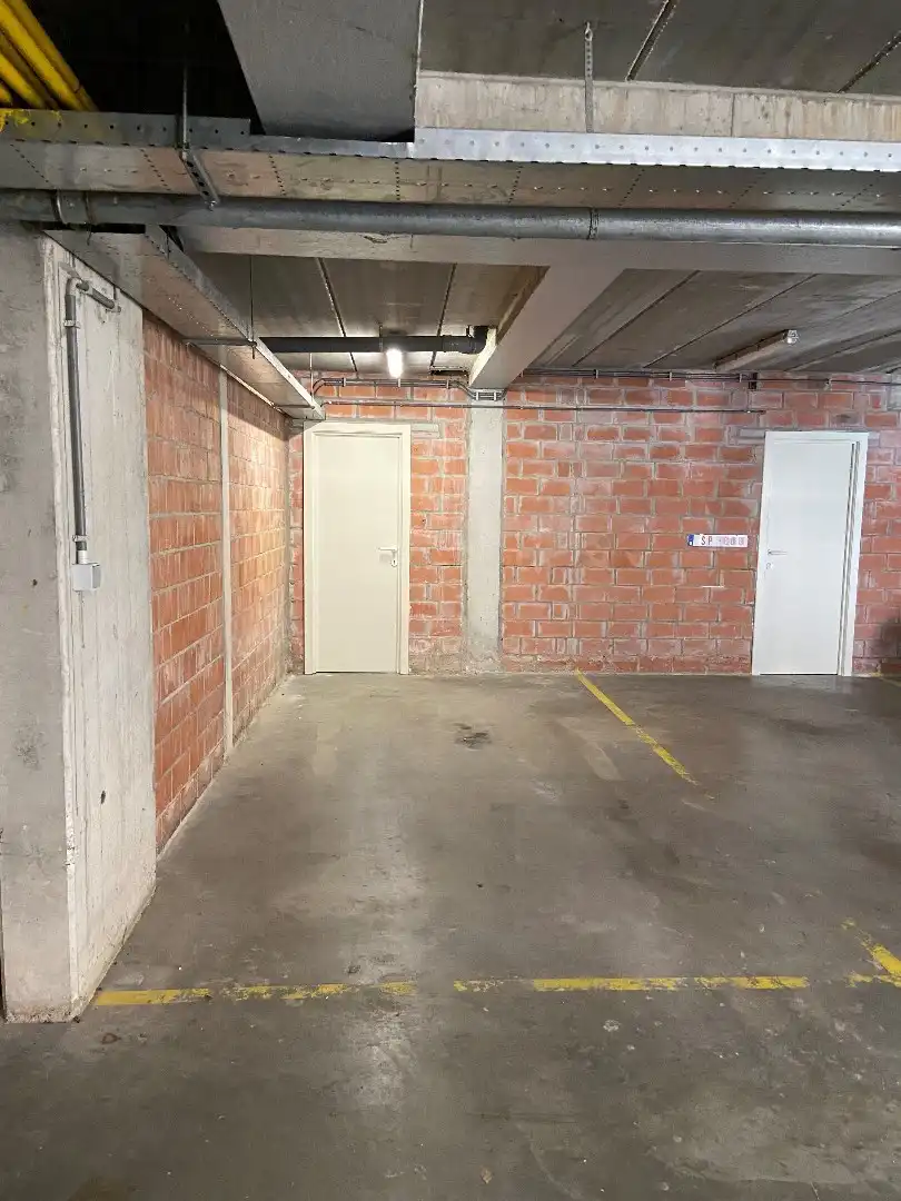 INSTAPKLAAR APPARTEMENT MET 2 SLPKS + STAANPLAATS EN KELDERBERGING foto 11