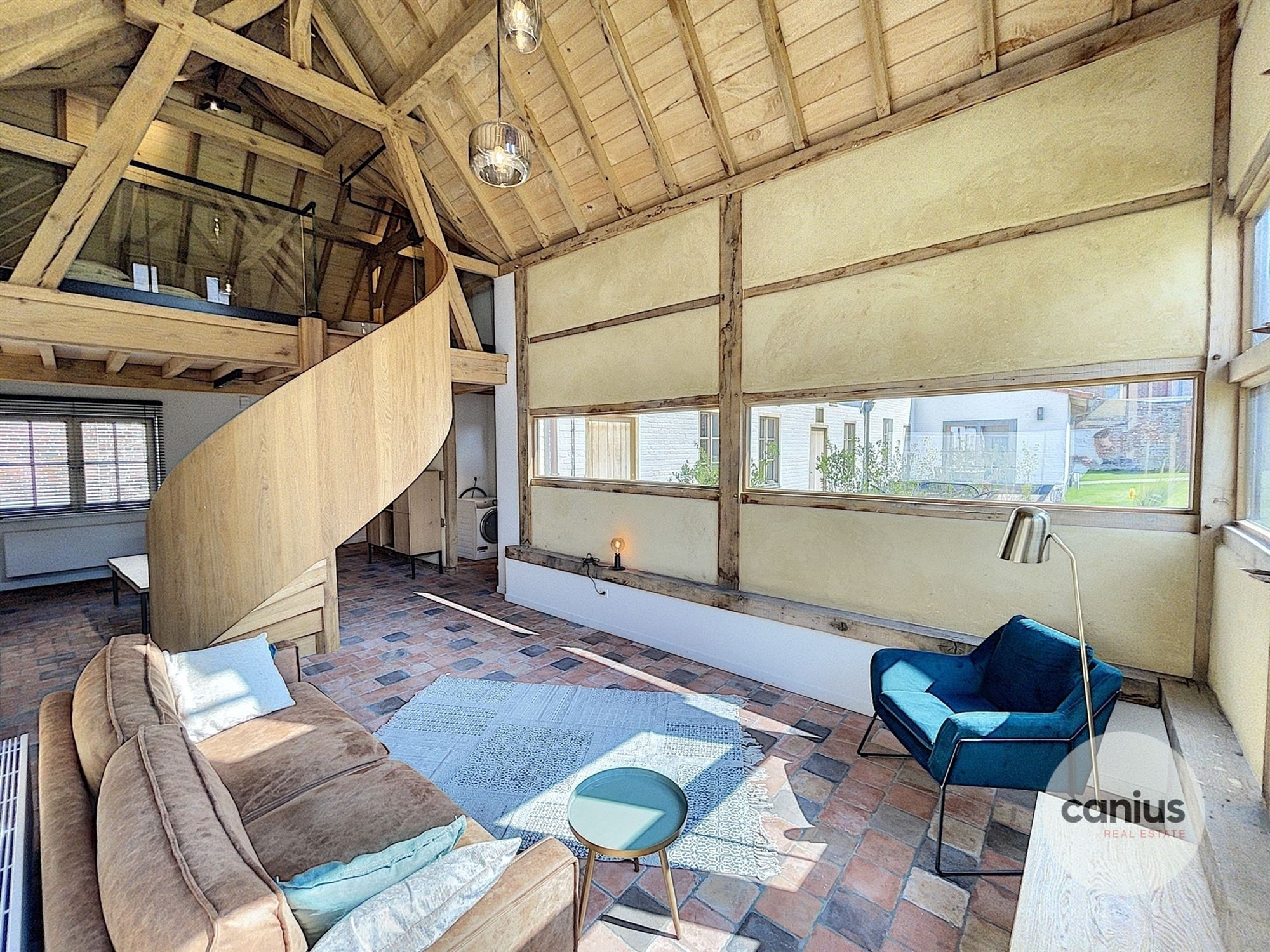 TIJDLOZE WONING IN HARTJE SINT-TRUIDEN foto {{pictureIndex}}