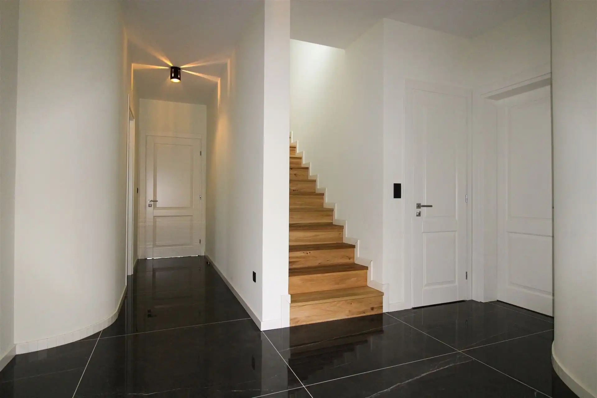 Nieuwbouwwoning met 5 slaapkamers, 2 badkamers op perceel van 8a41ca te Maasmechelen! foto 2