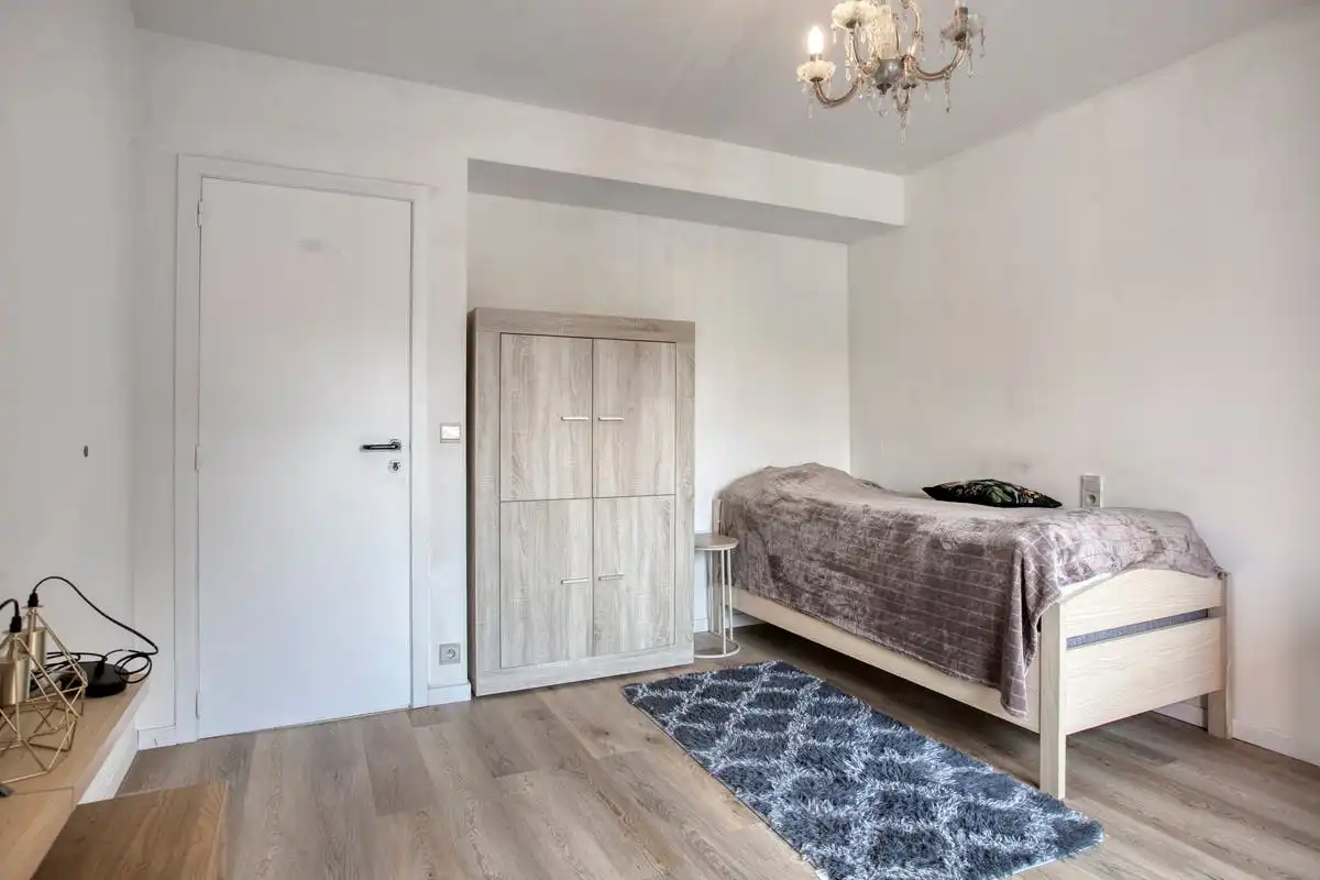 Verzorgd 2-slaapkamerappartement aan het Stationsplein foto 8