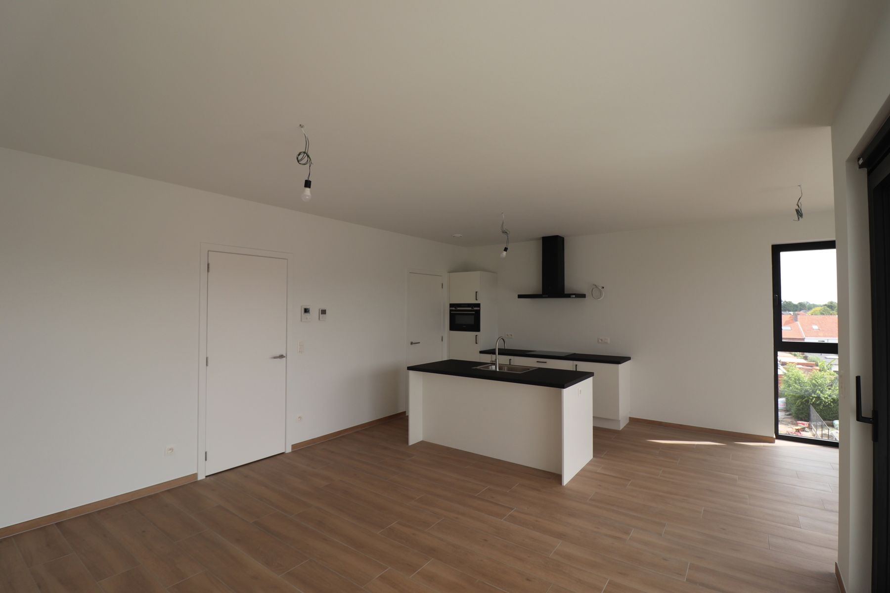 Prachtig nieuwbouwappartement op de bovenste verdieping rechts met 2 terrassen, autostaanplaats en berging. foto 3