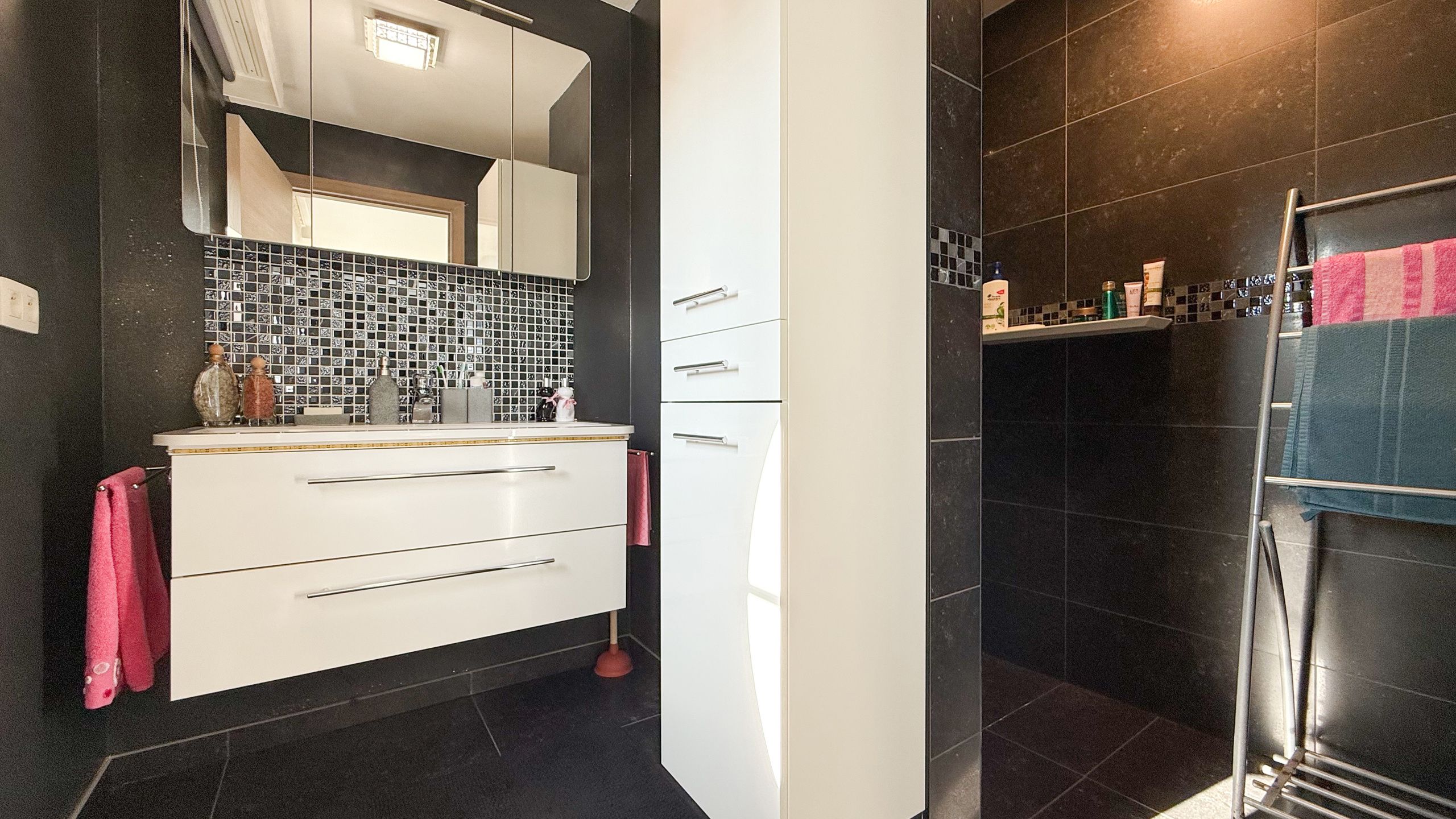 Karaktervolle nieuwbouw villa met 6slpks te Houthalen! foto 33