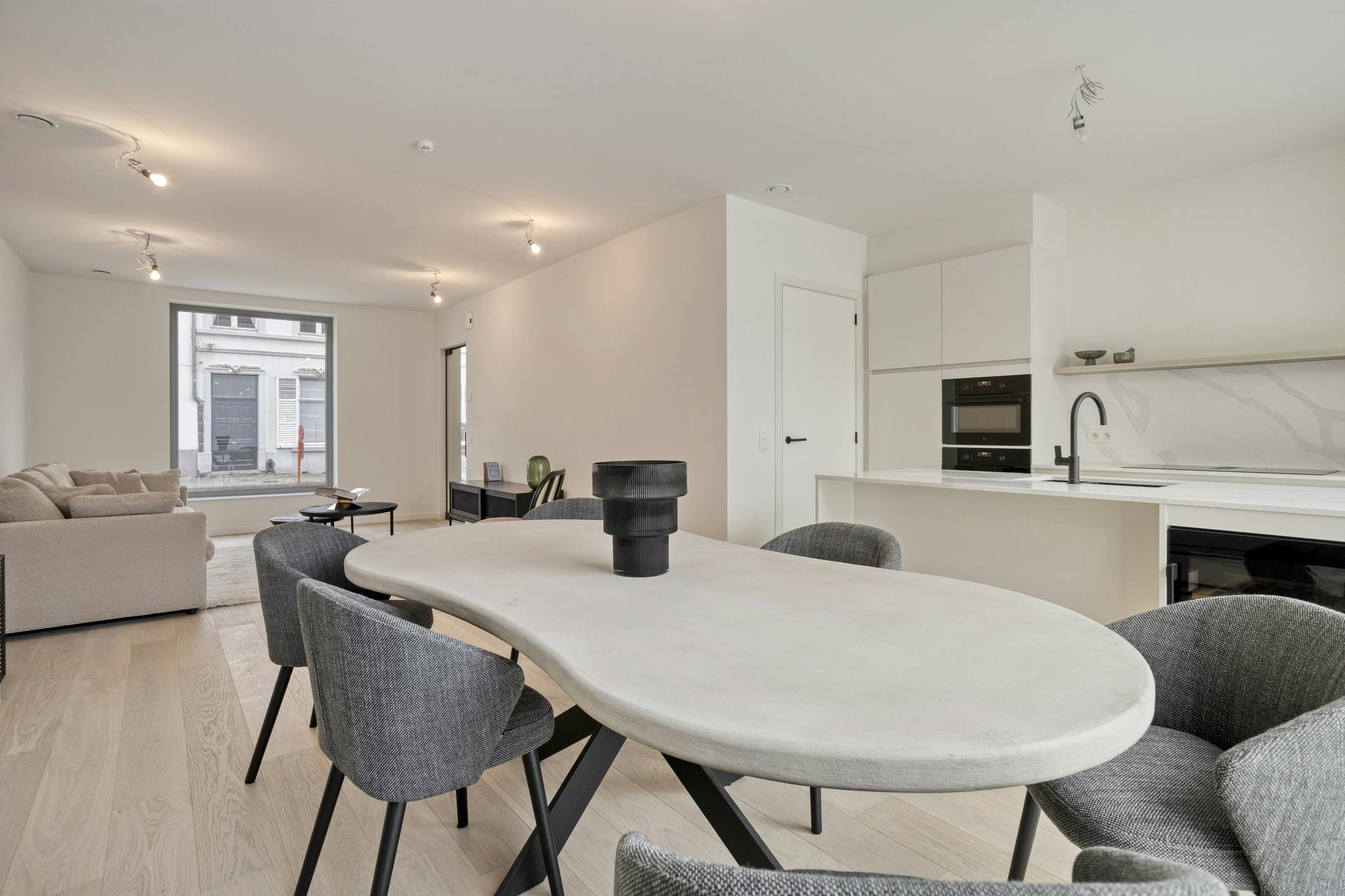 Stijlvol huis te centrum Brugge met 3 slaapkamers en garage foto 5