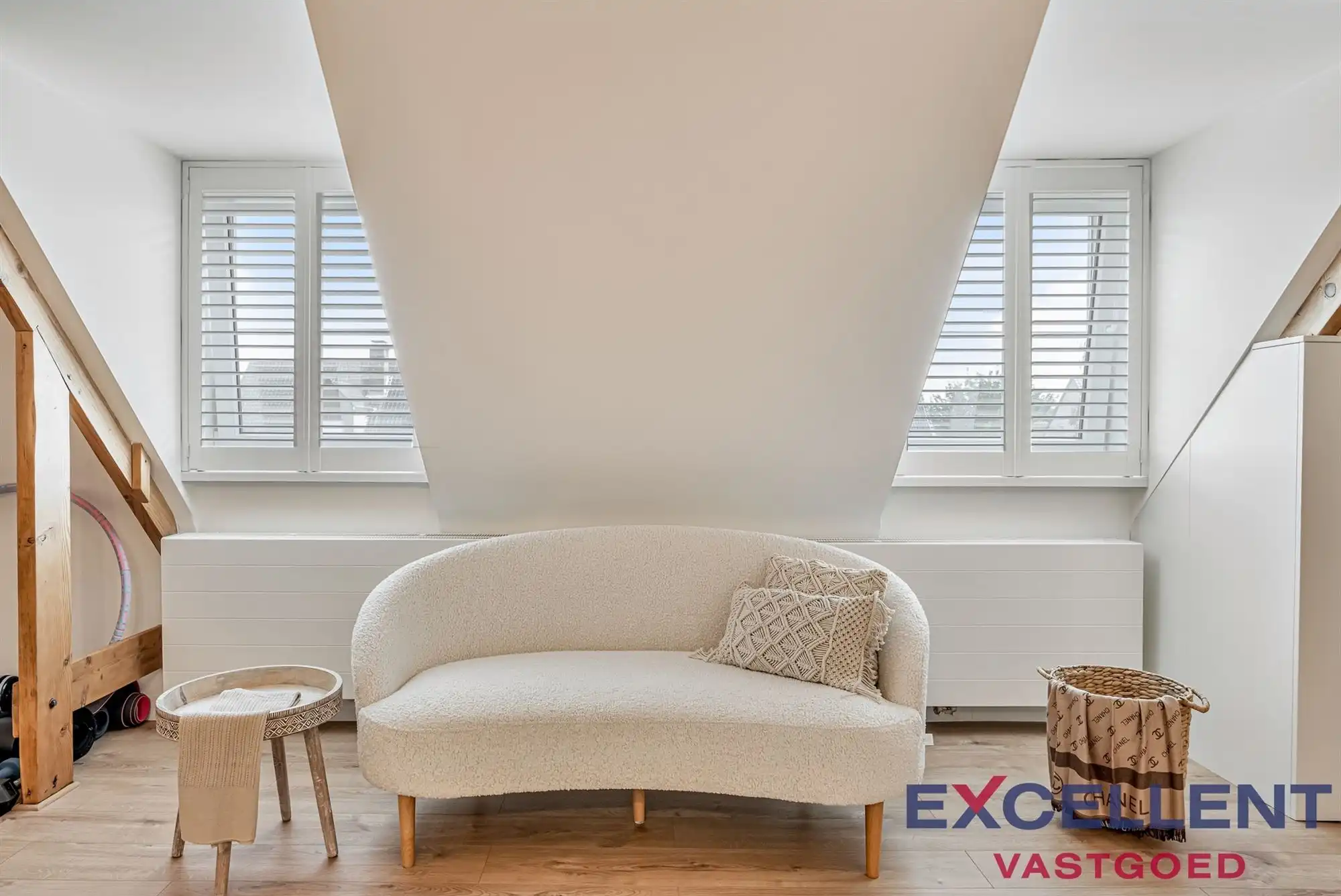 Modern gerenoveerde en riante villa met verzicht te koop foto 24