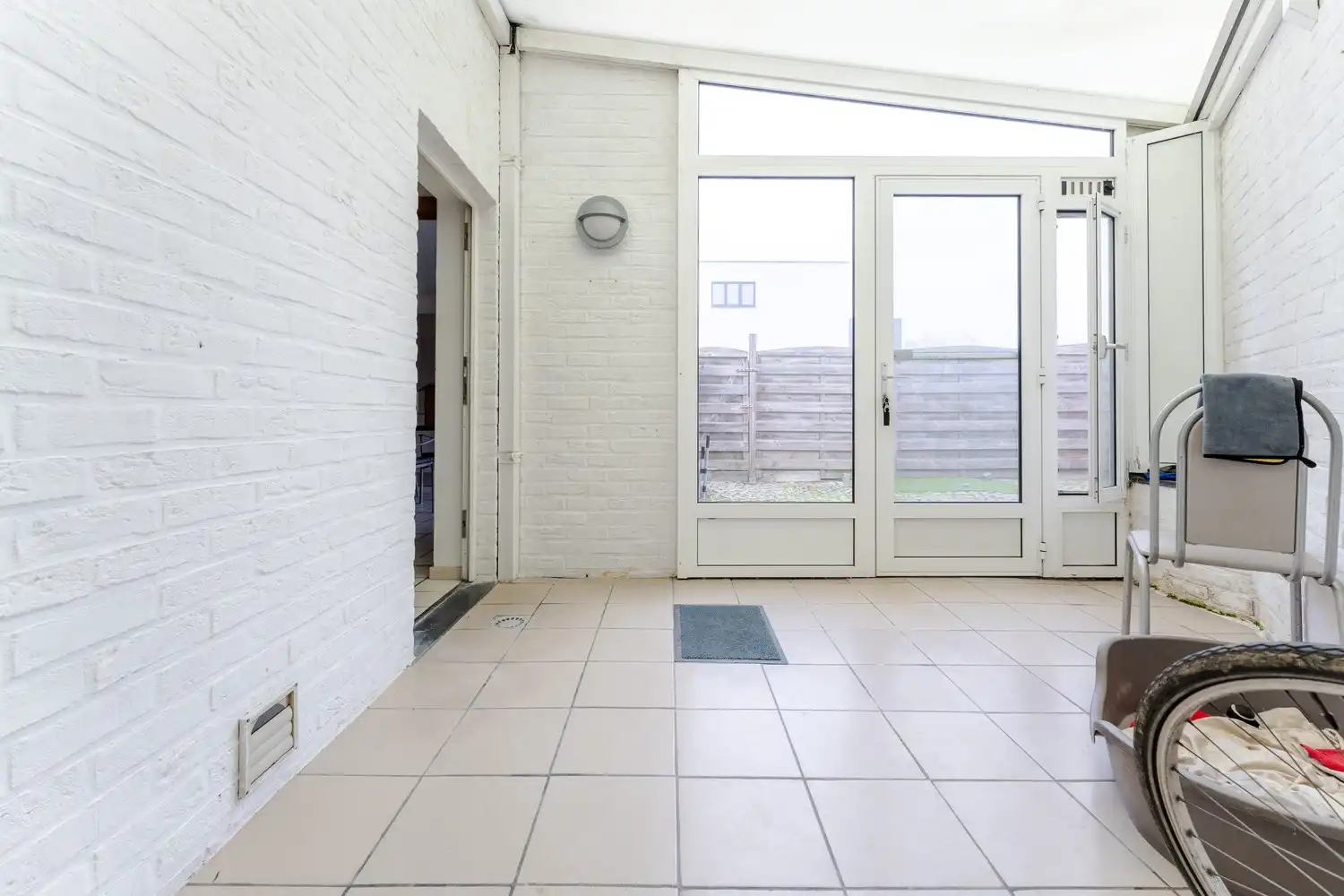 Ruim gelijkvloers appartement met 2 slaapkamers en garagebox nabij het centrum van Bree. foto 27