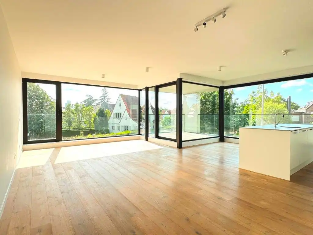 Luxueus en ruim recent appartement met 3 slaapkamers en 2 badkamers. foto 4
