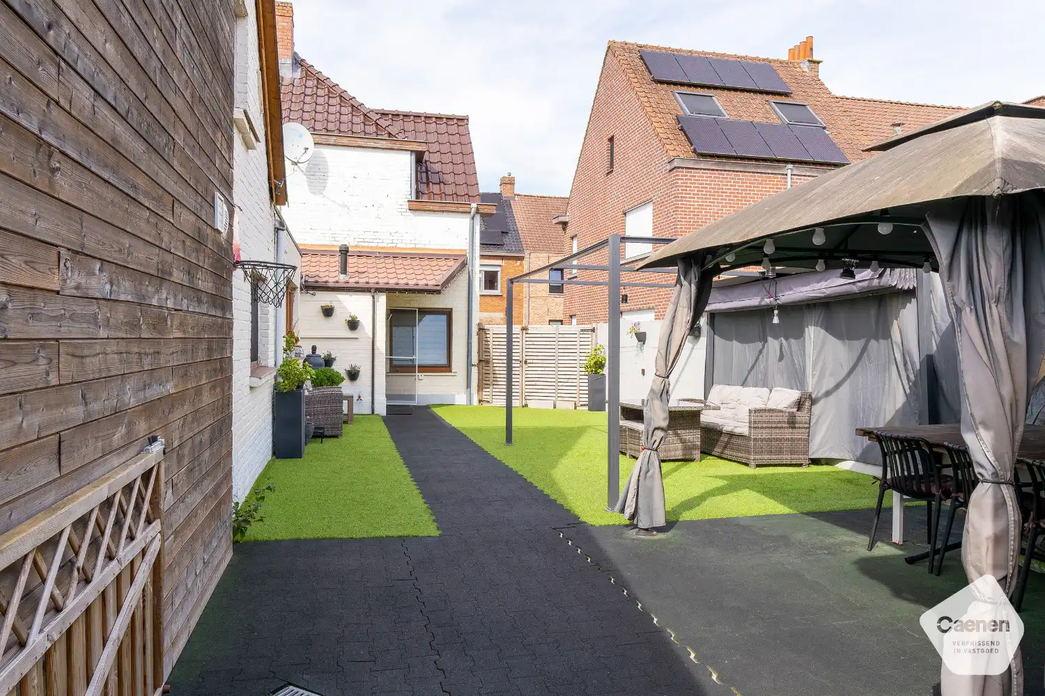 Wonen en werken op één adres – unieke halfopen woning met praktijkruimte. foto 17