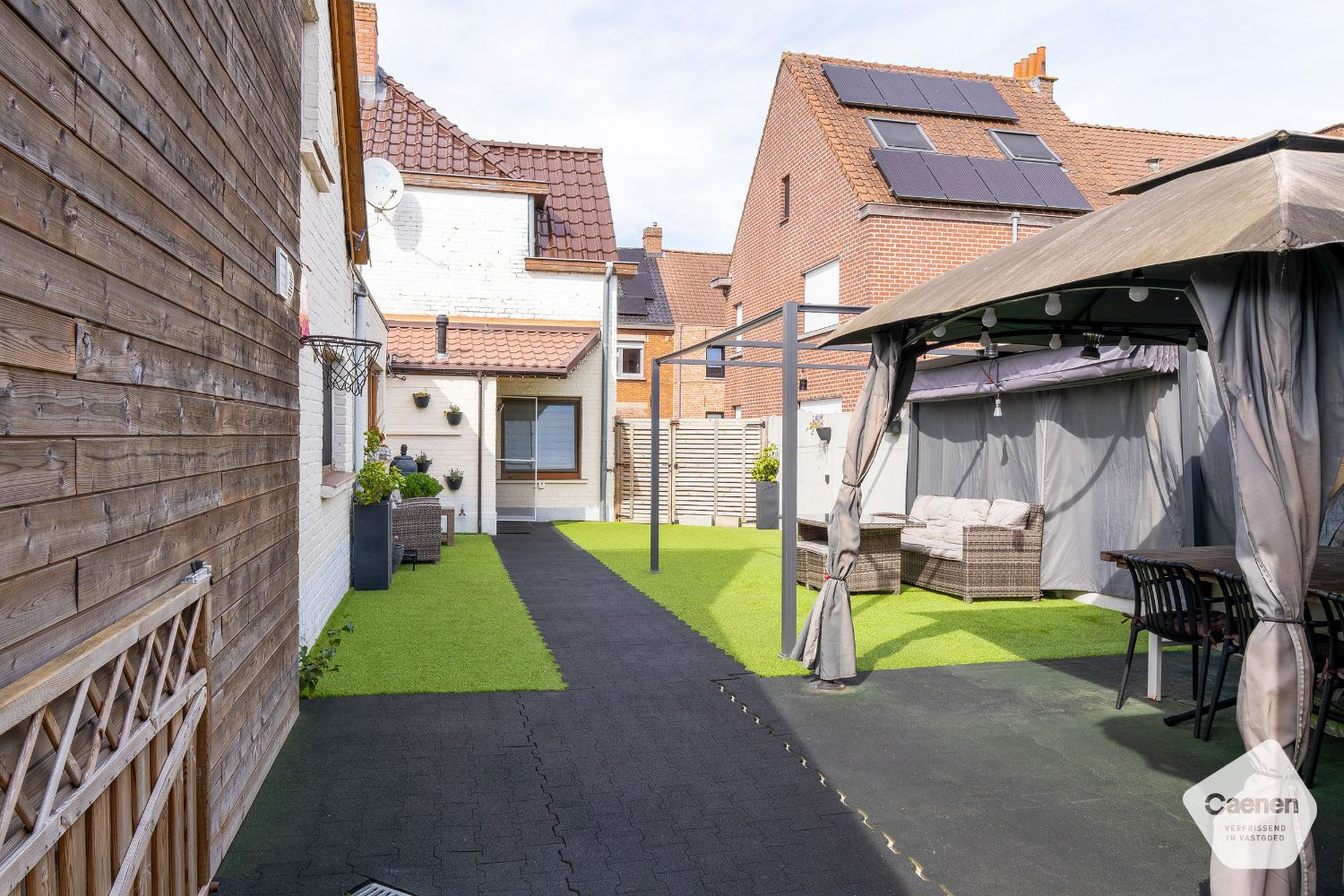 Wonen en werken op één adres – unieke halfopen woning met praktijkruimte. foto 16