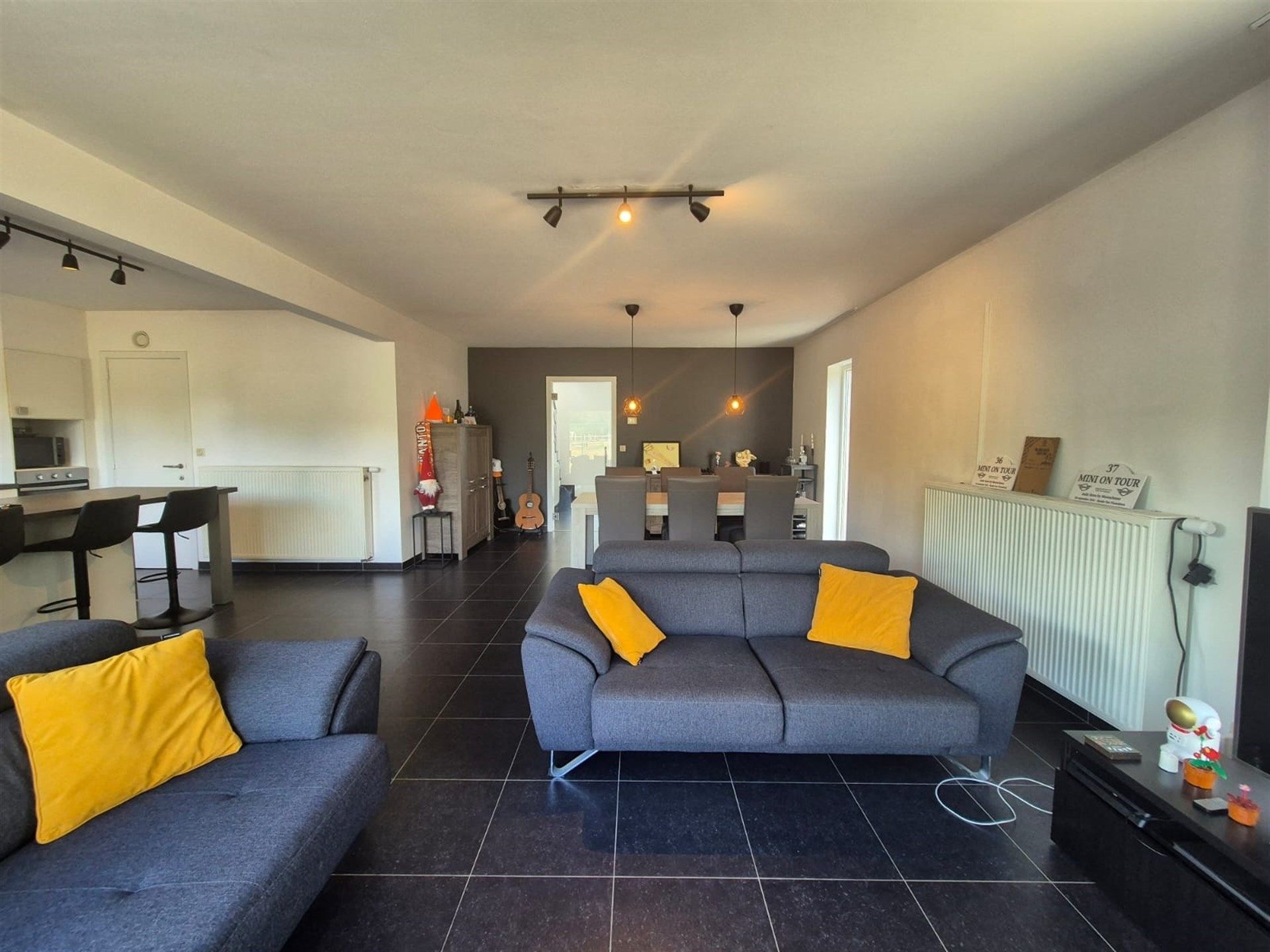 Bijzonder interessant gelegen recente woning met tuin en garage. foto 7